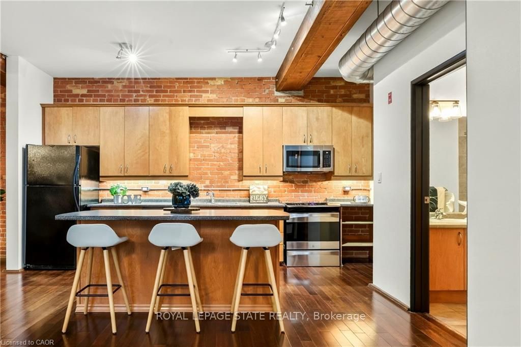 357 Hunter Street W 13 Property Photo 14