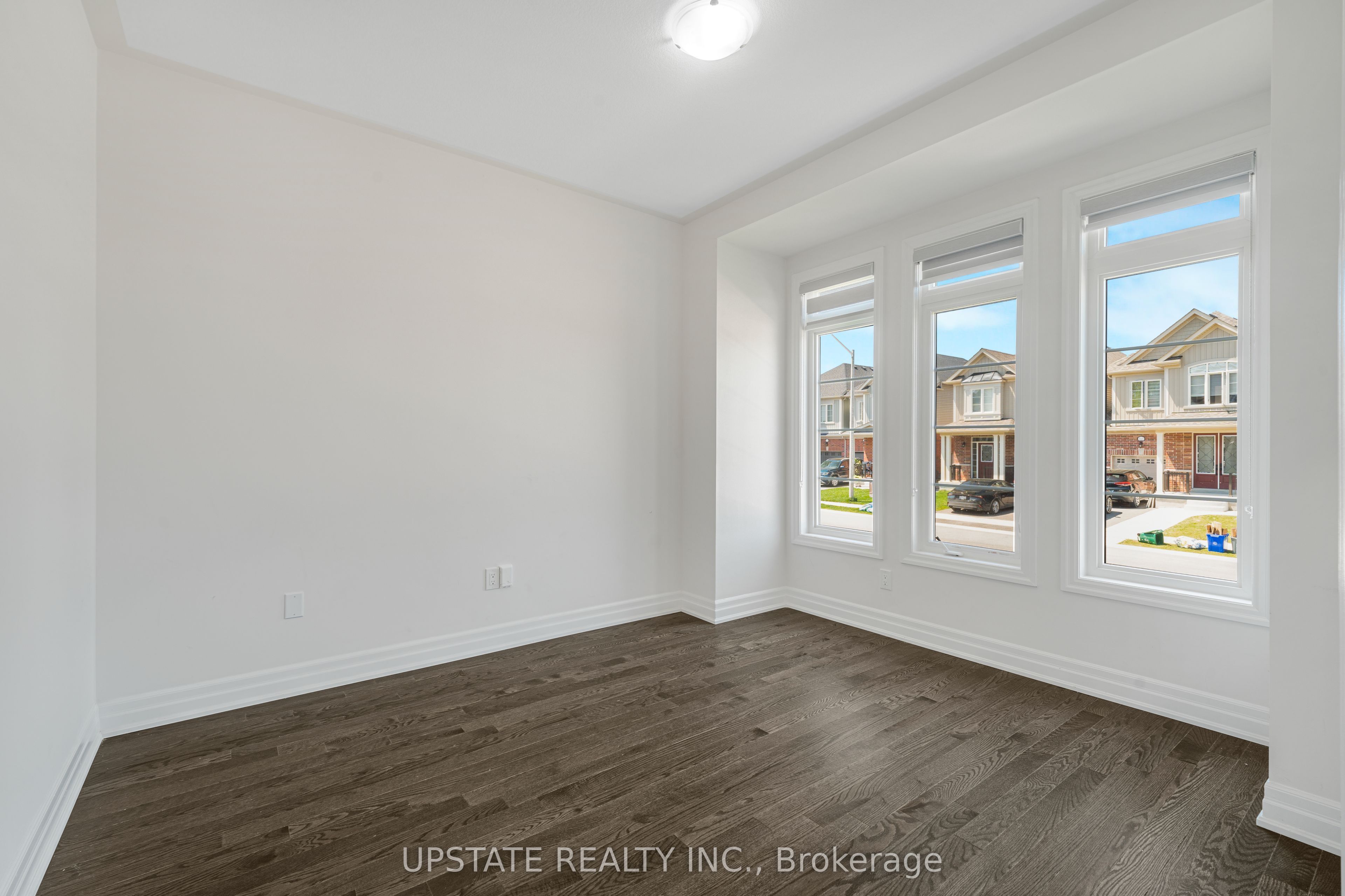 9218 White Oak Avenue N Property Photo 4