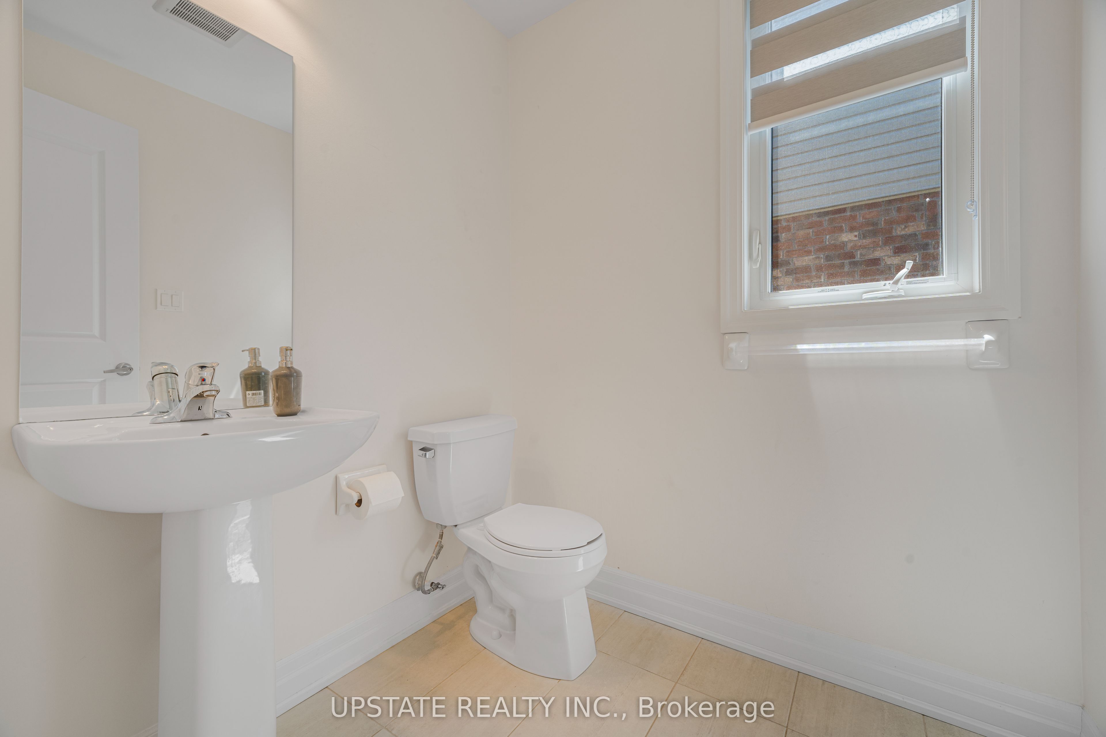 9218 White Oak Avenue N Property Photo 6