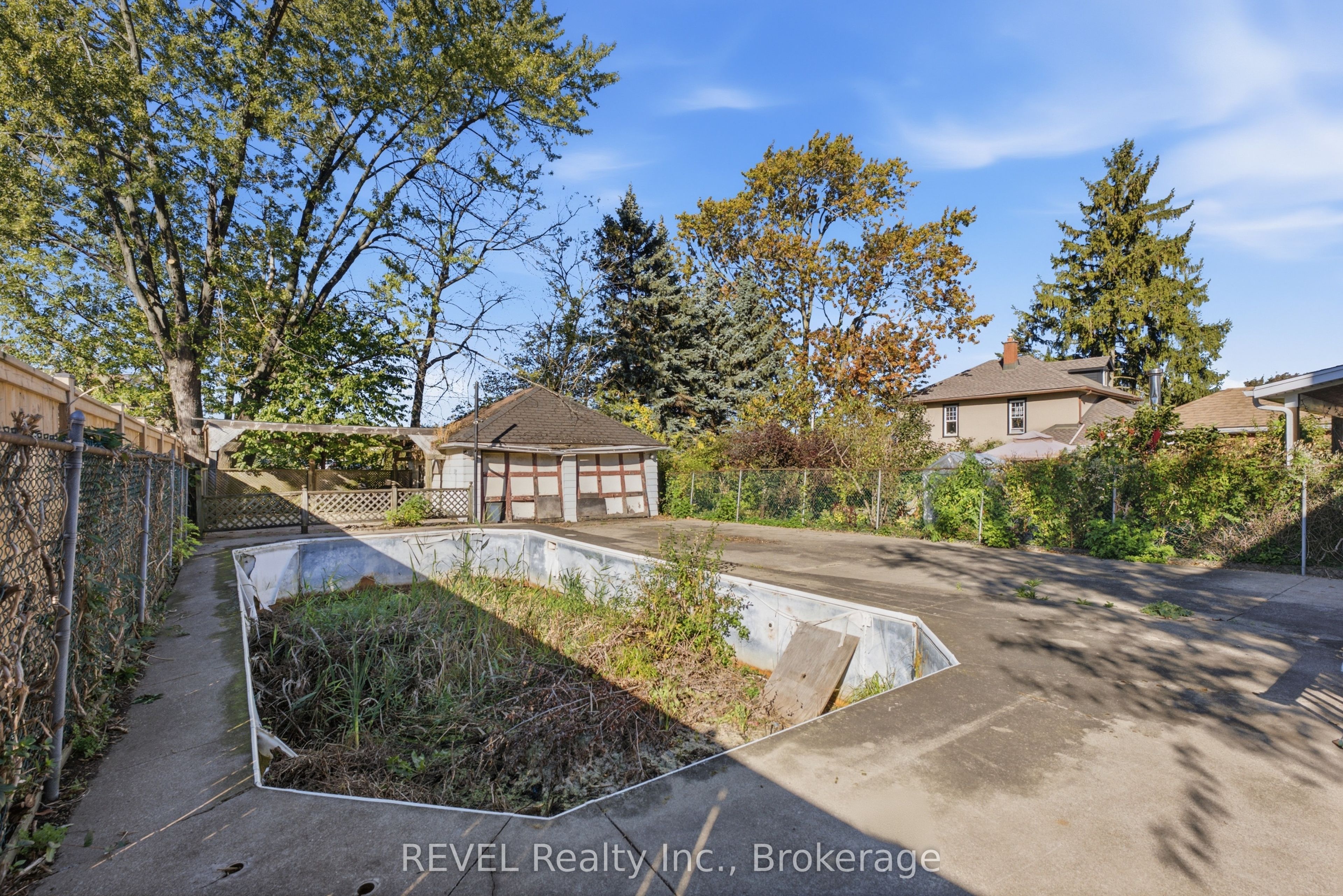 63 Carleton Street S Property Photo 14