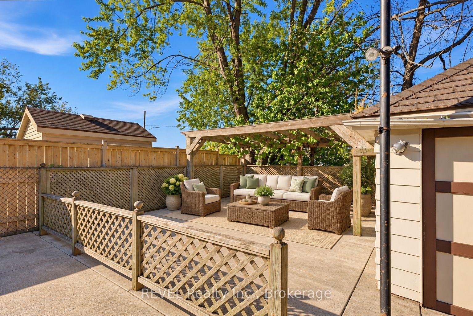 63 Carleton Street S Property Photo 15