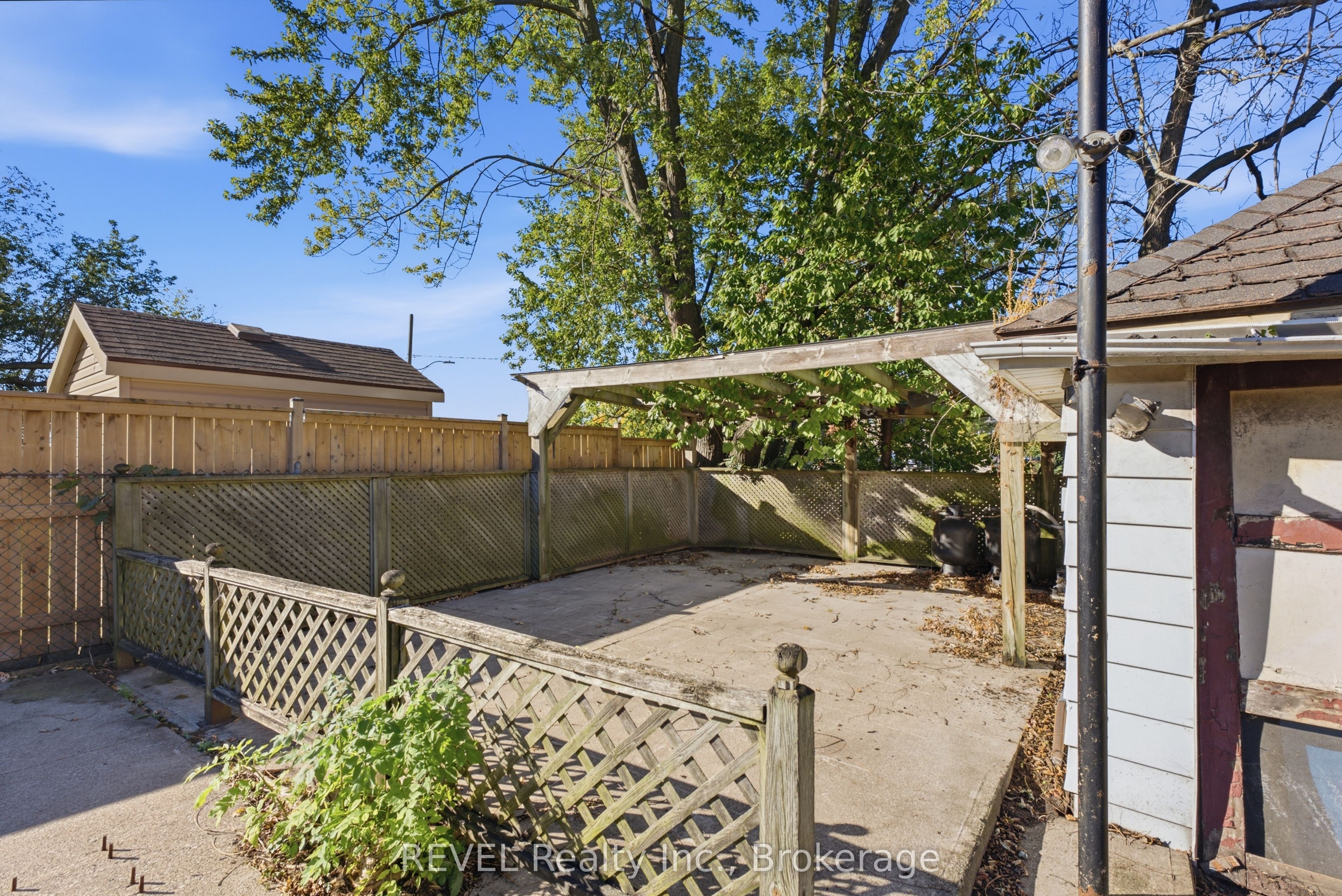 63 Carleton Street S Property Photo 16