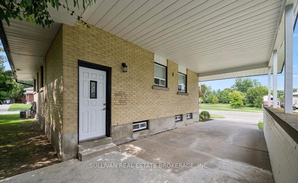 216 Stevenson Street N Basement Apartment Property Photo 3