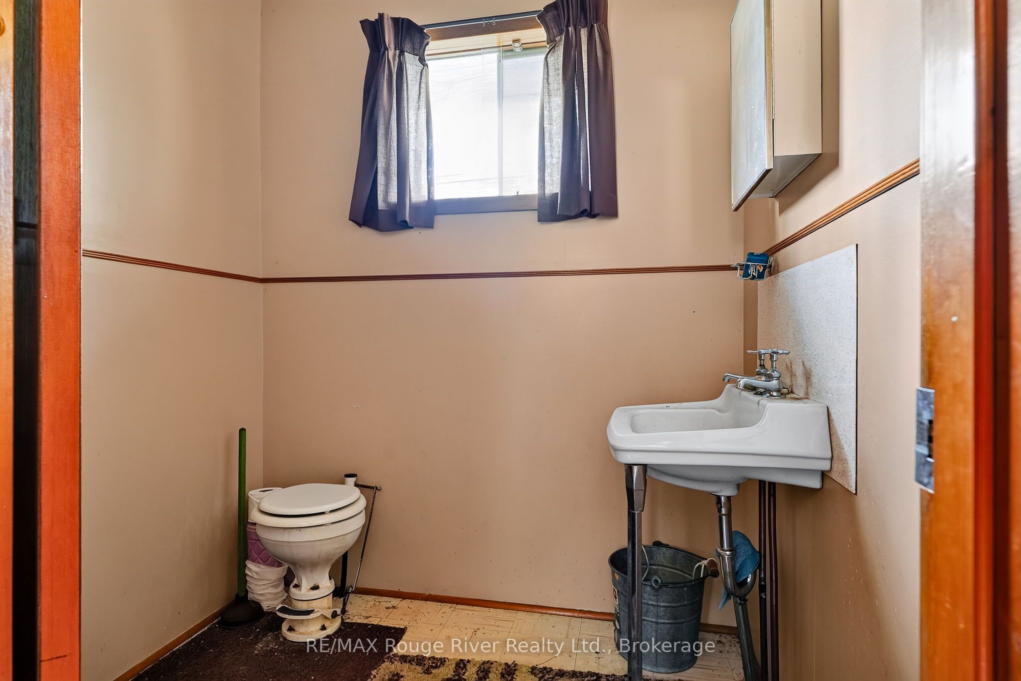 8999 Glendale Drive Property Photo 15