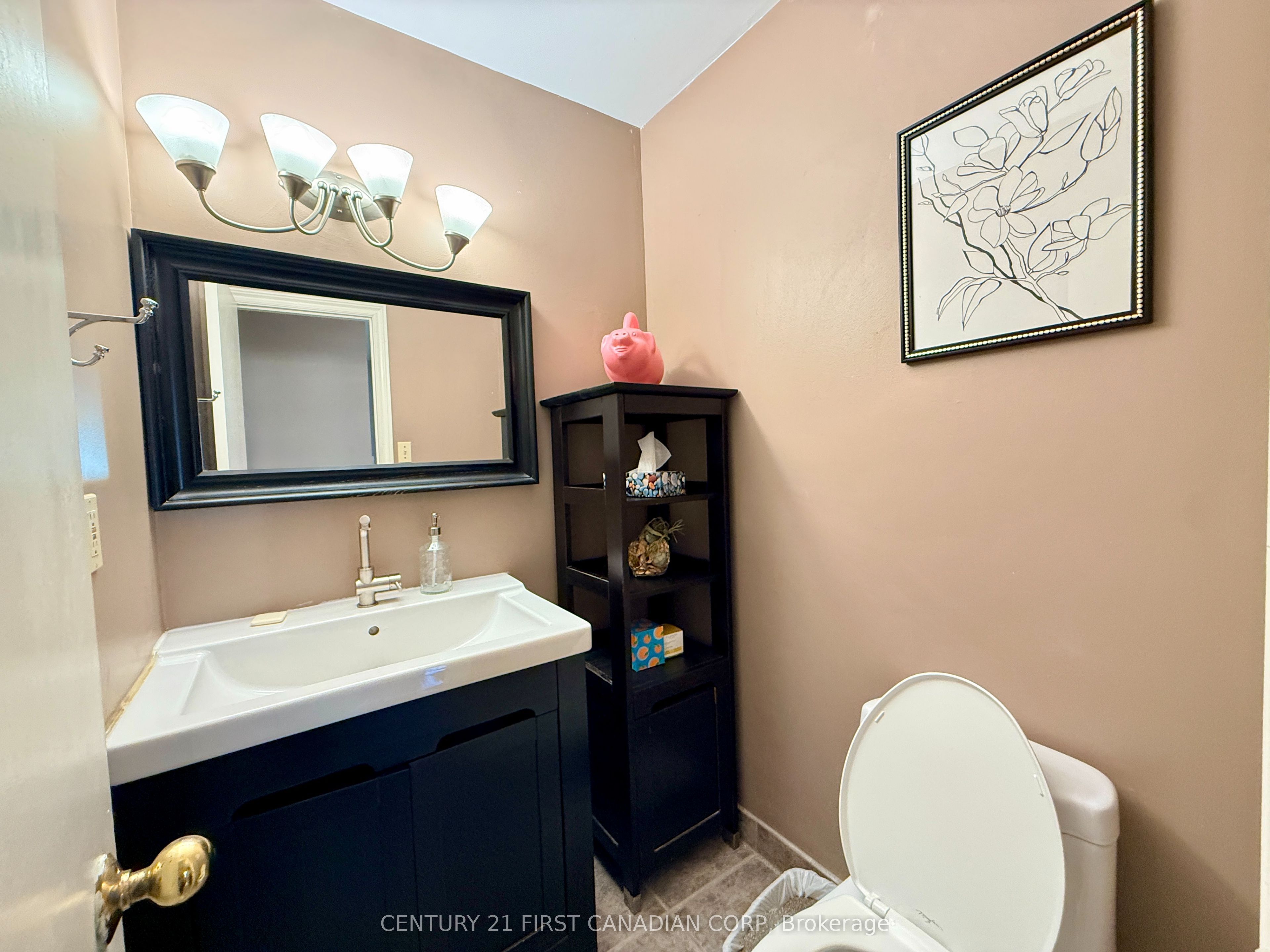 26 Colonial Crescent Property Photo 19