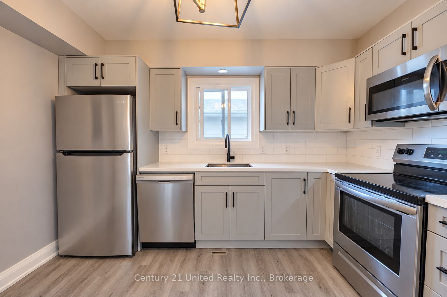 818 Orpington Road Property Photo 2