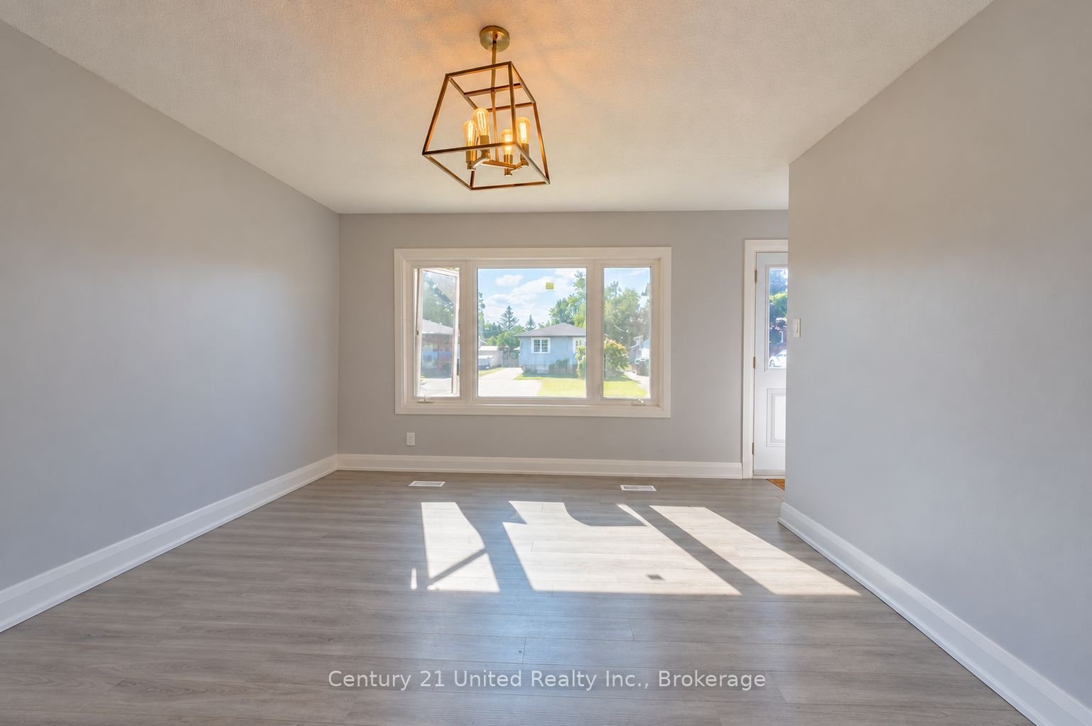 818 Orpington Road Property Photo 4