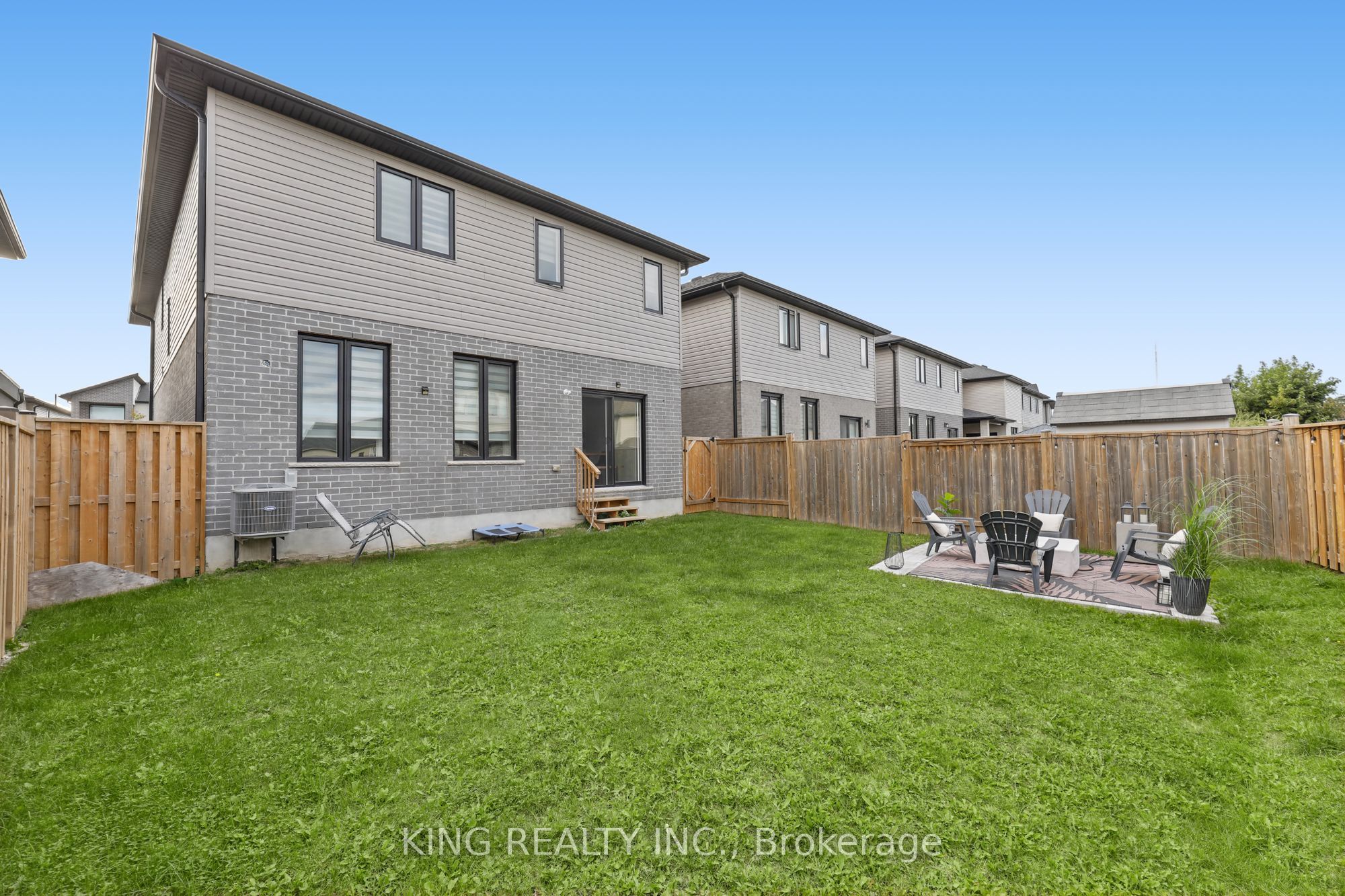 3342 David Milne Way Property Photo 3