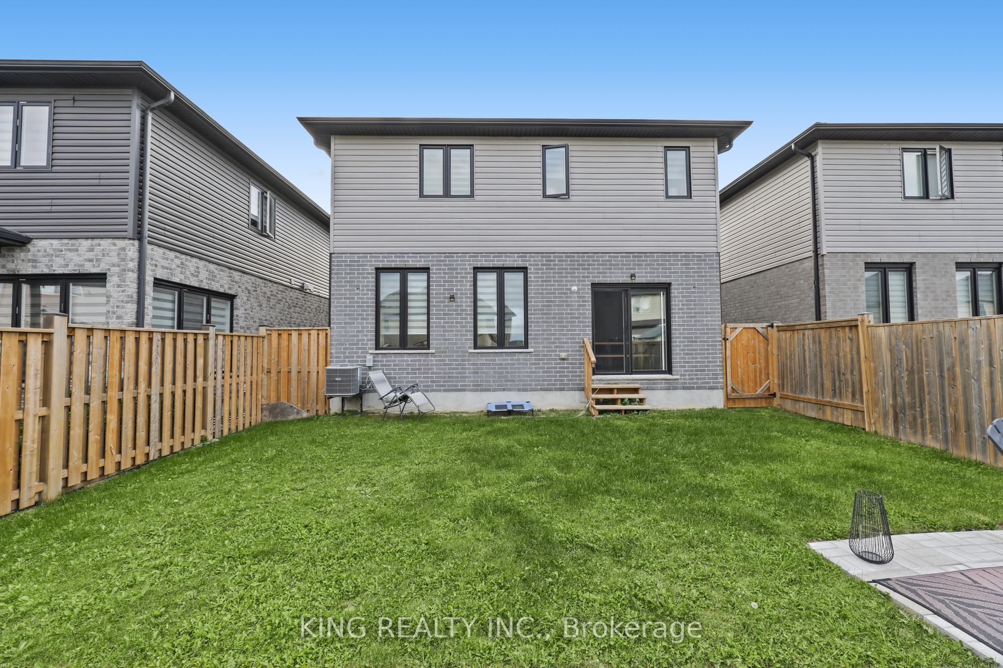 3342 David Milne Way Property Photo 4