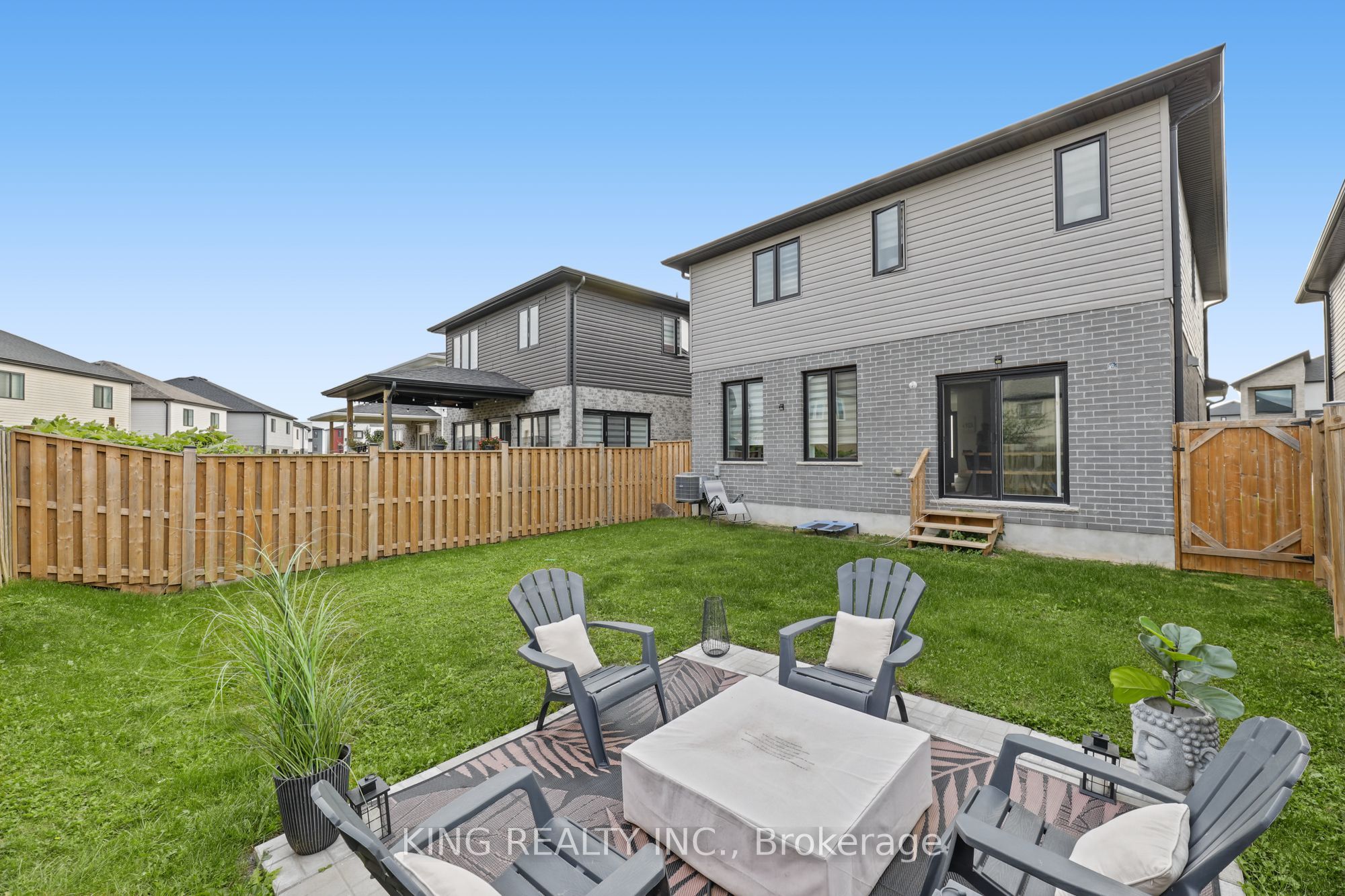 3342 David Milne Way Property Photo 5