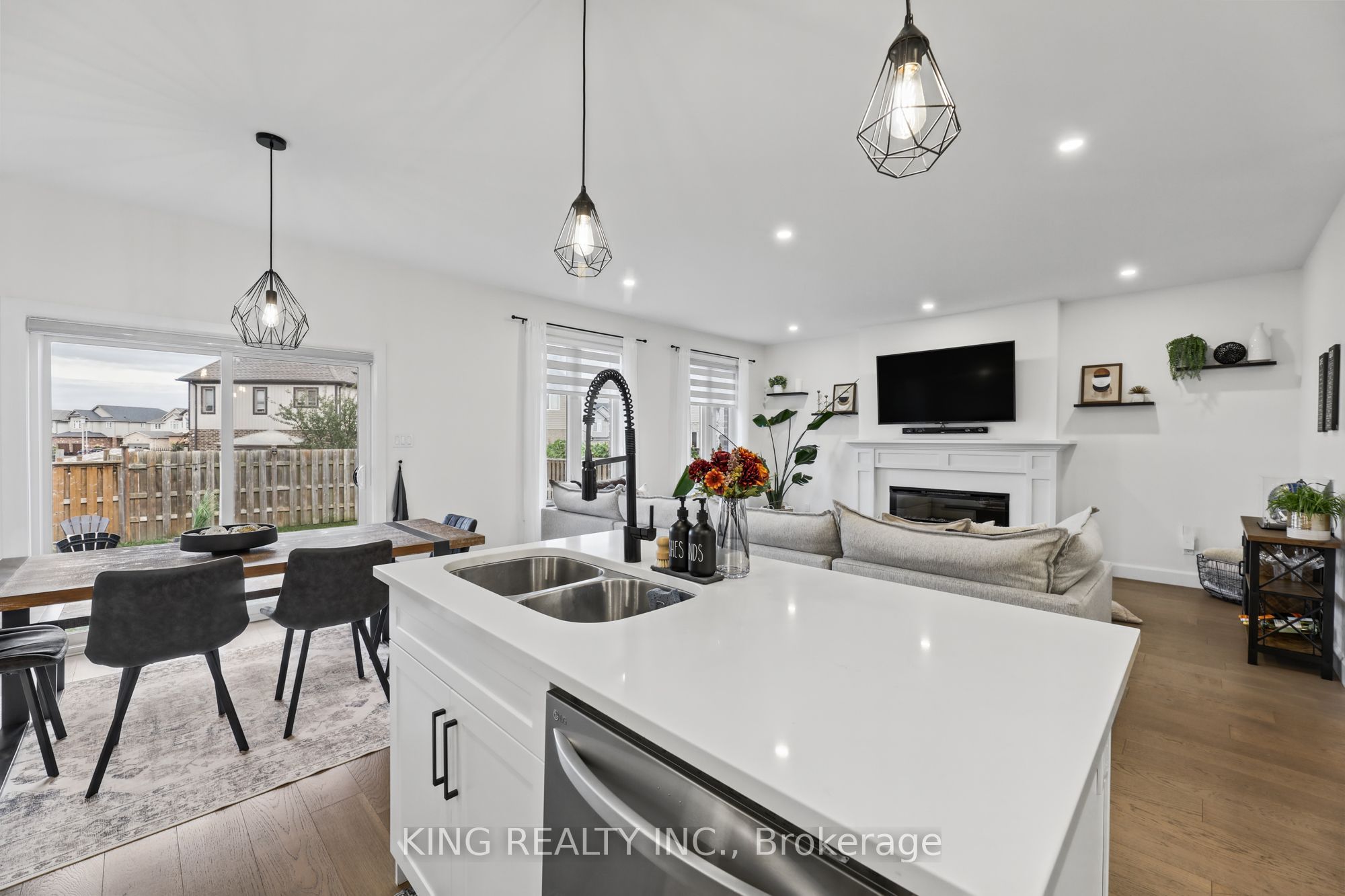 3342 David Milne Way Property Photo 16