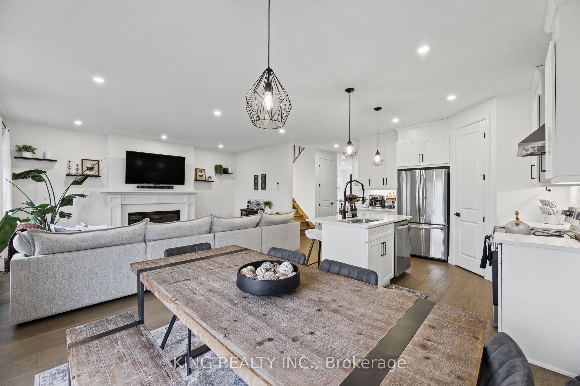3342 David Milne Way Property Photo 18