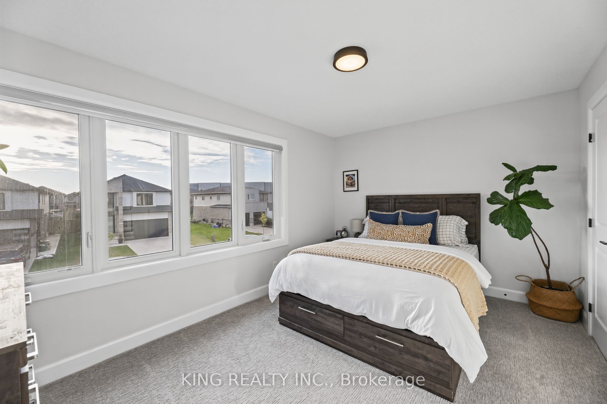 3342 David Milne Way Property Photo 31