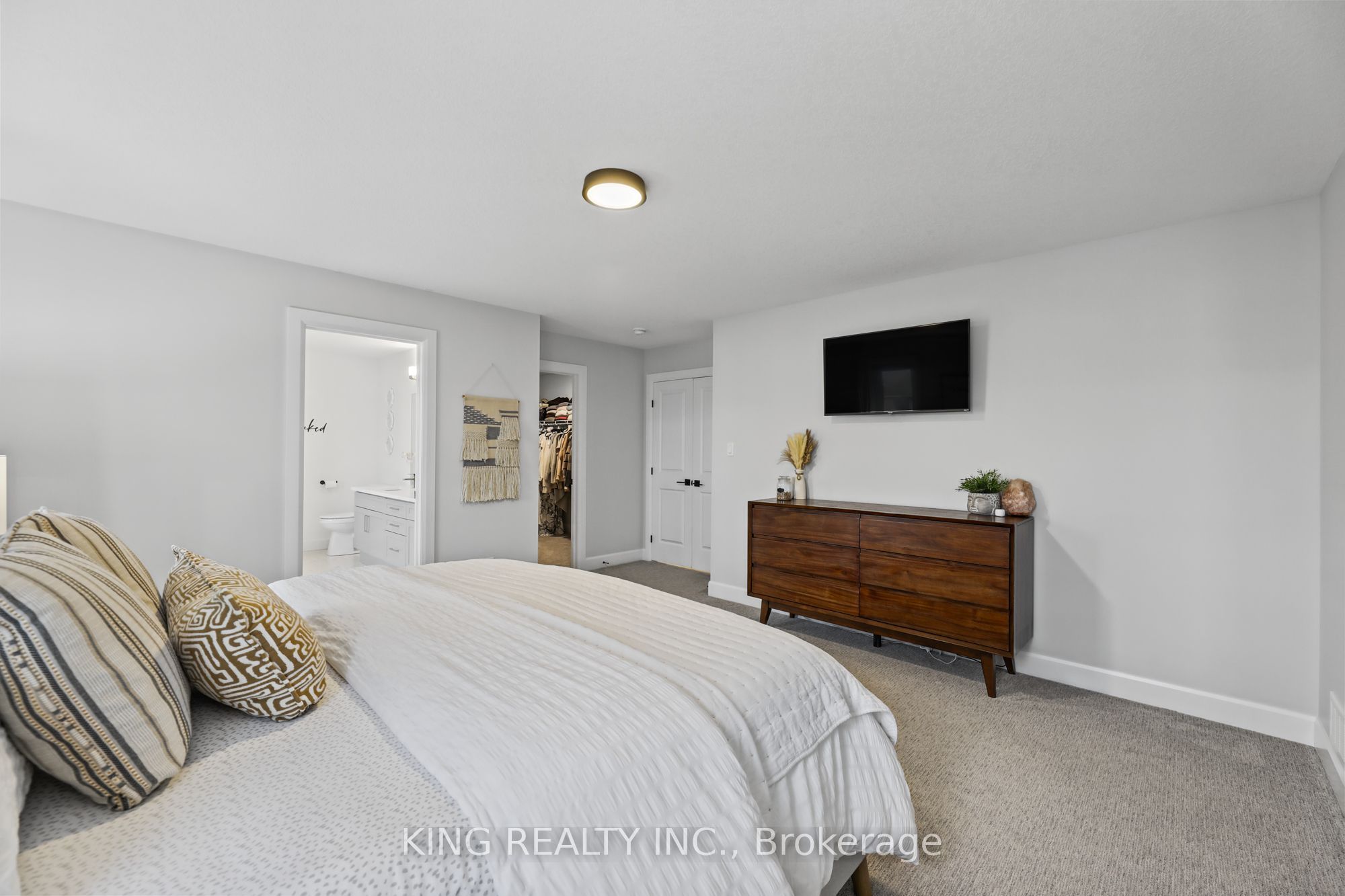 3342 David Milne Way Property Photo 36