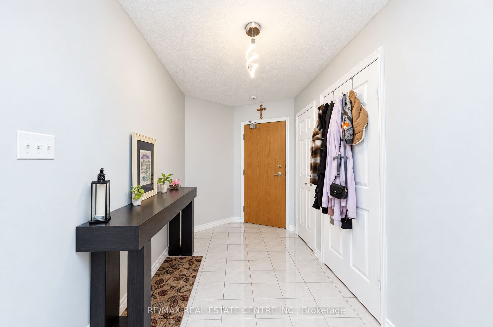 695 Richmond Street 210 Property Photo 6