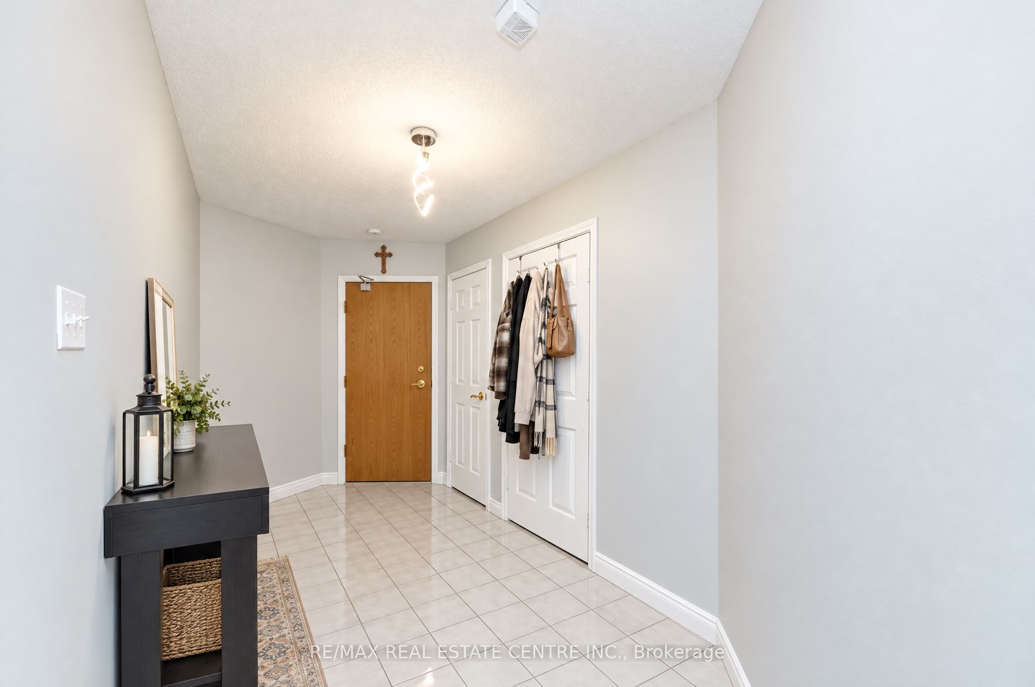 695 Richmond Street 210 Property Photo 7