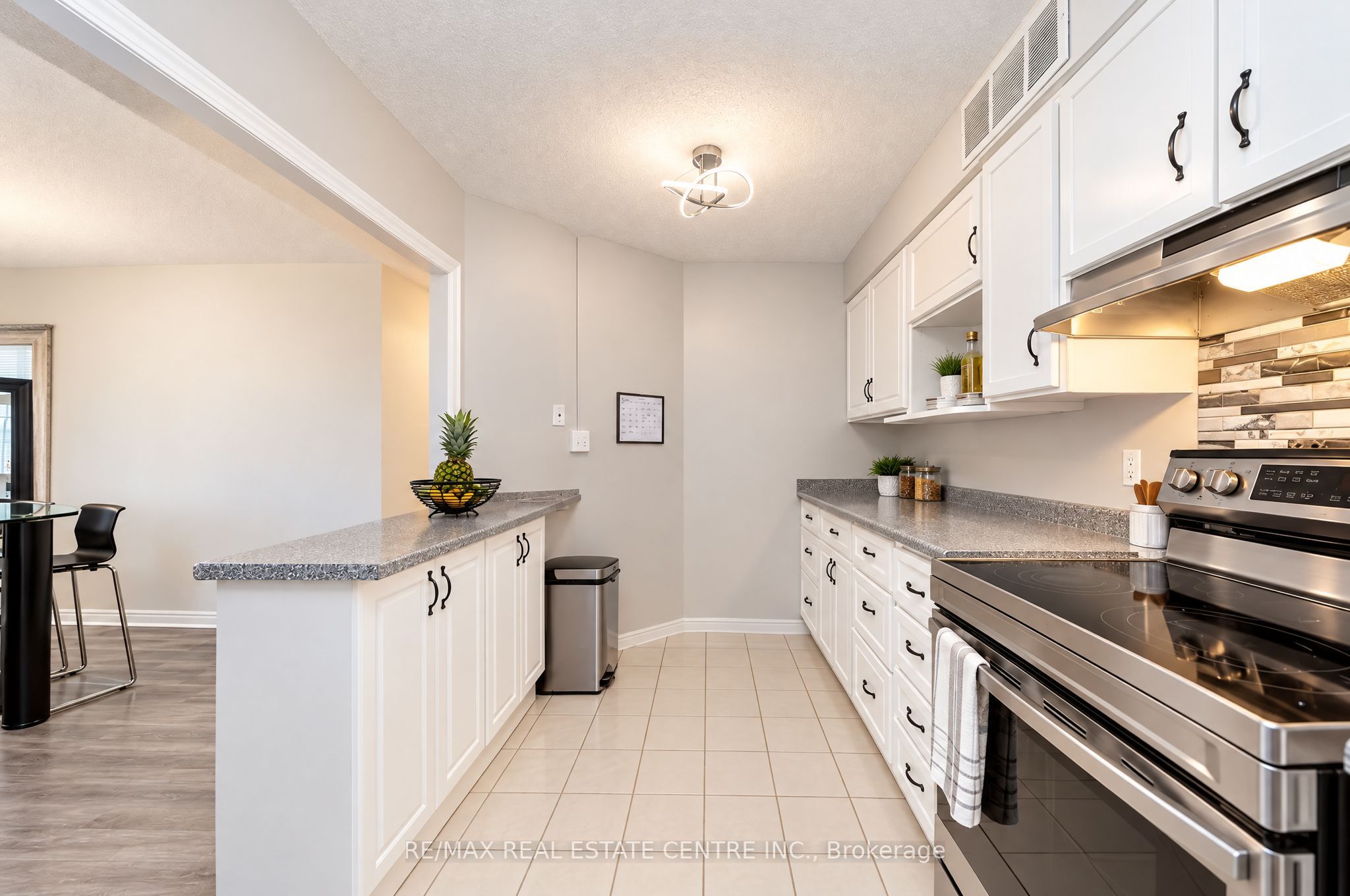 695 Richmond Street 210 Property Photo 14