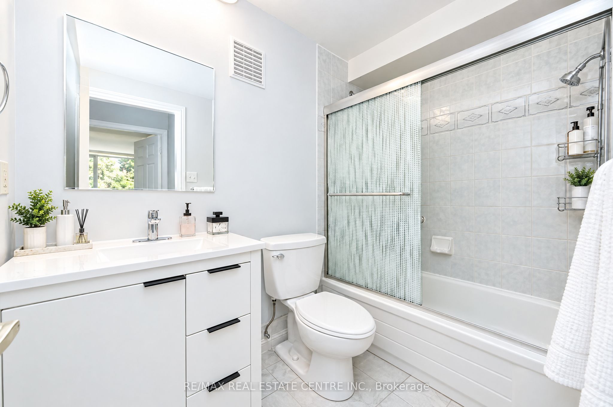 695 Richmond Street 210 Property Photo 25