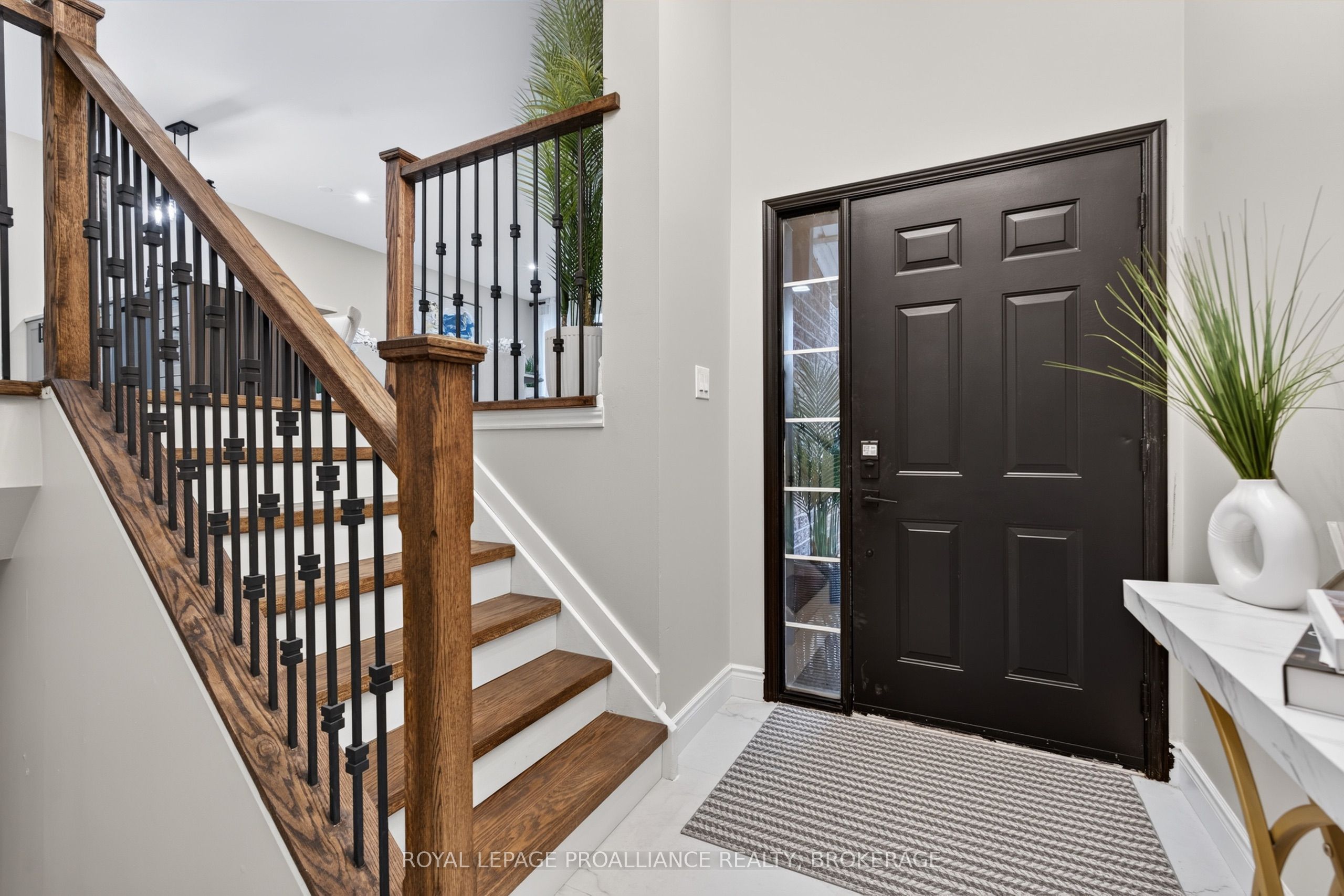 1371 Brackenwood Crescent Property Photo 4