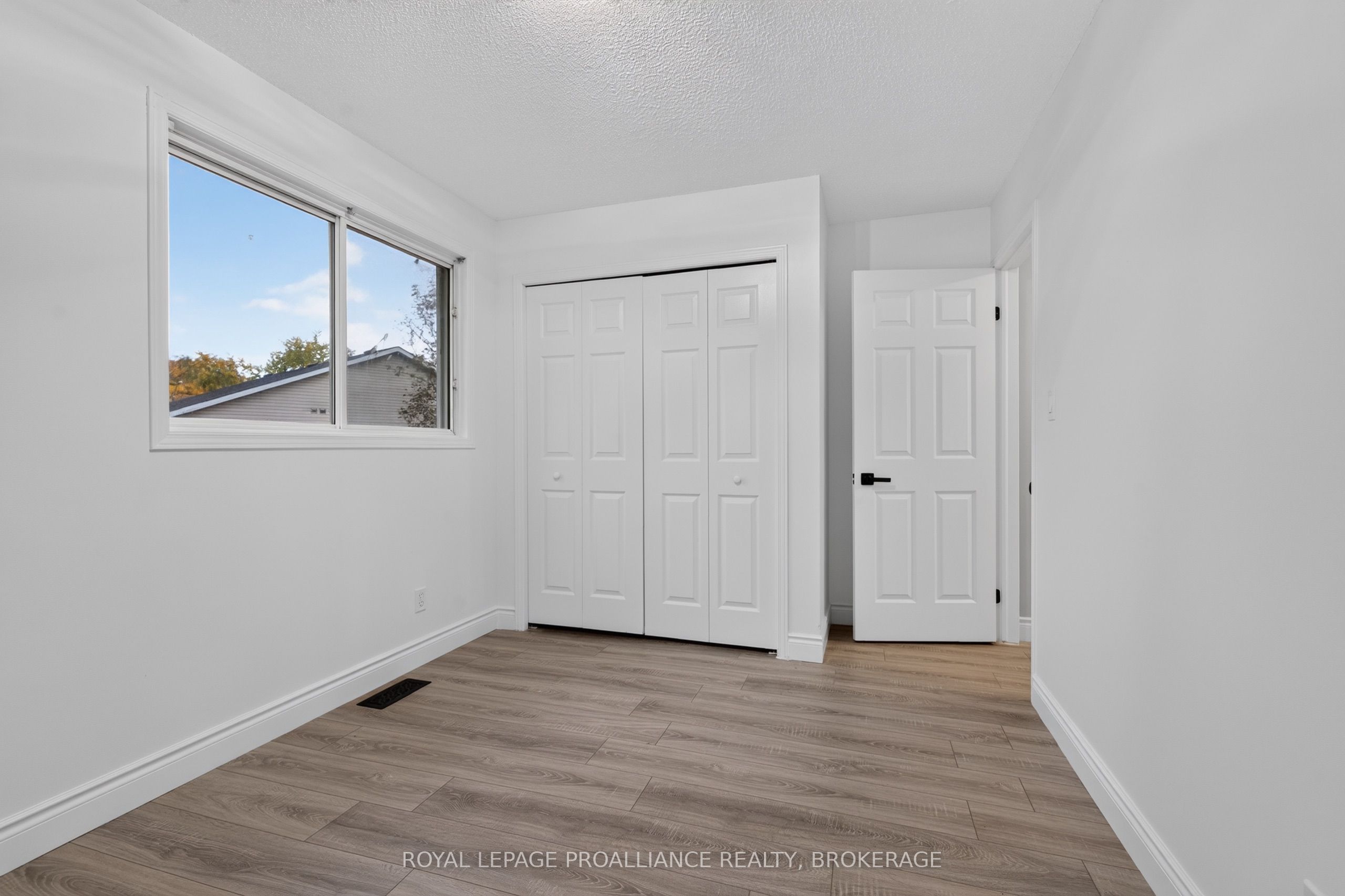 1371 Brackenwood Crescent Property Photo 22