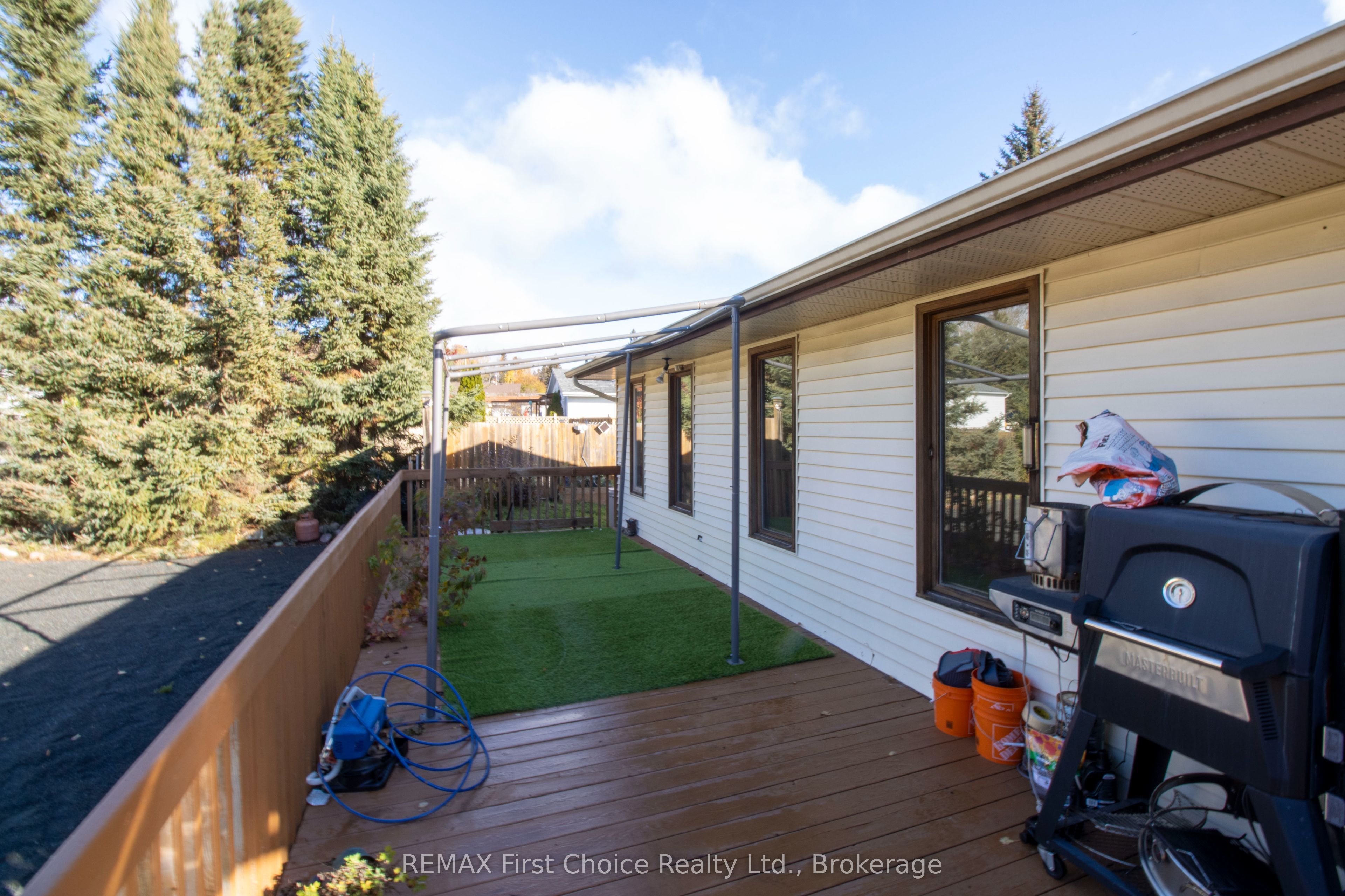 729 Hodder Avenue Property Photo 3