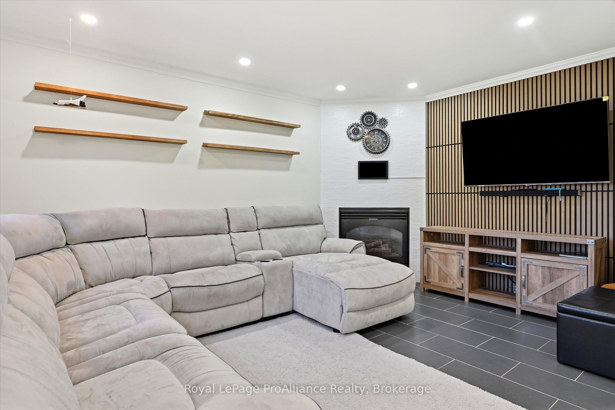1316 Scollard Drive Property Photo 16