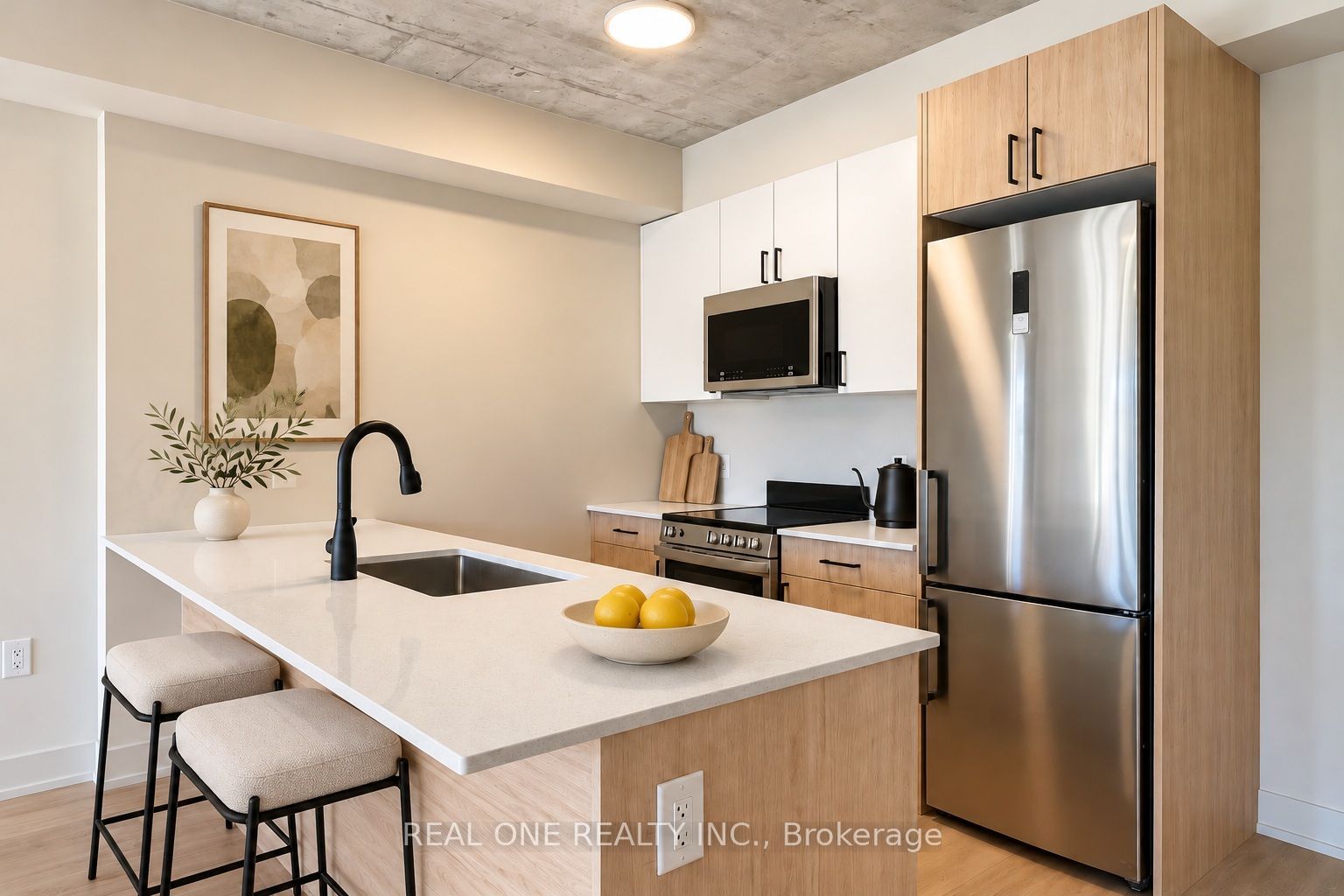 810 King Street W 313 Property Photo 4