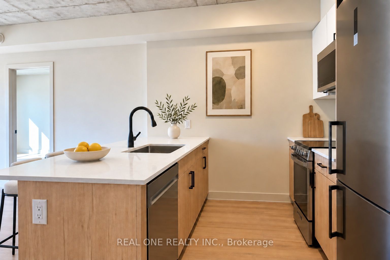 810 King Street W 313 Property Photo 5