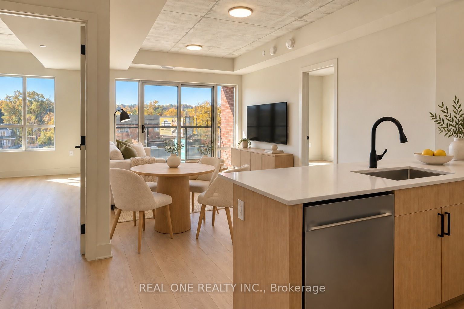 810 King Street W 313 Property Photo 6