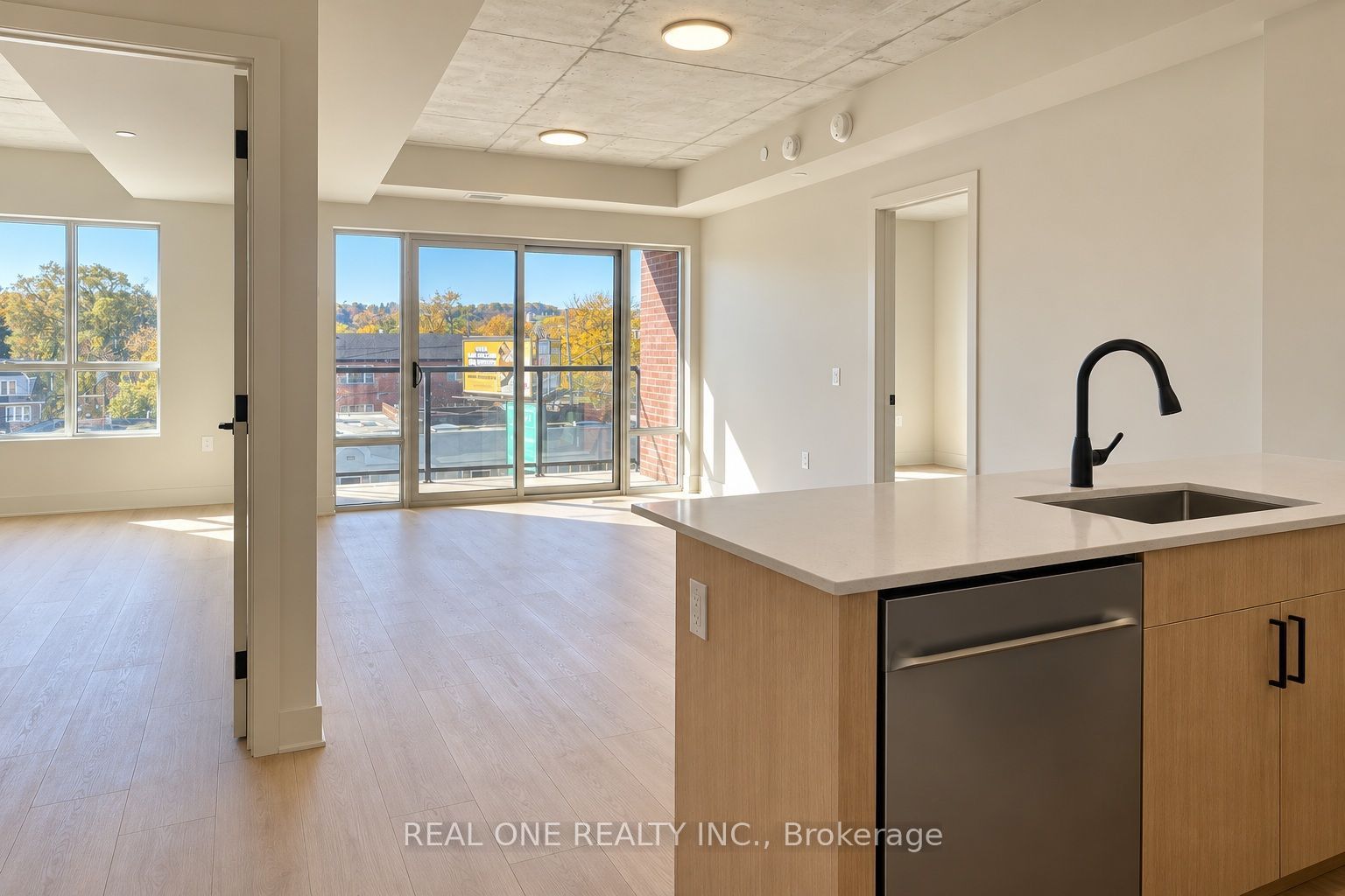810 King Street W 313 Property Photo 7