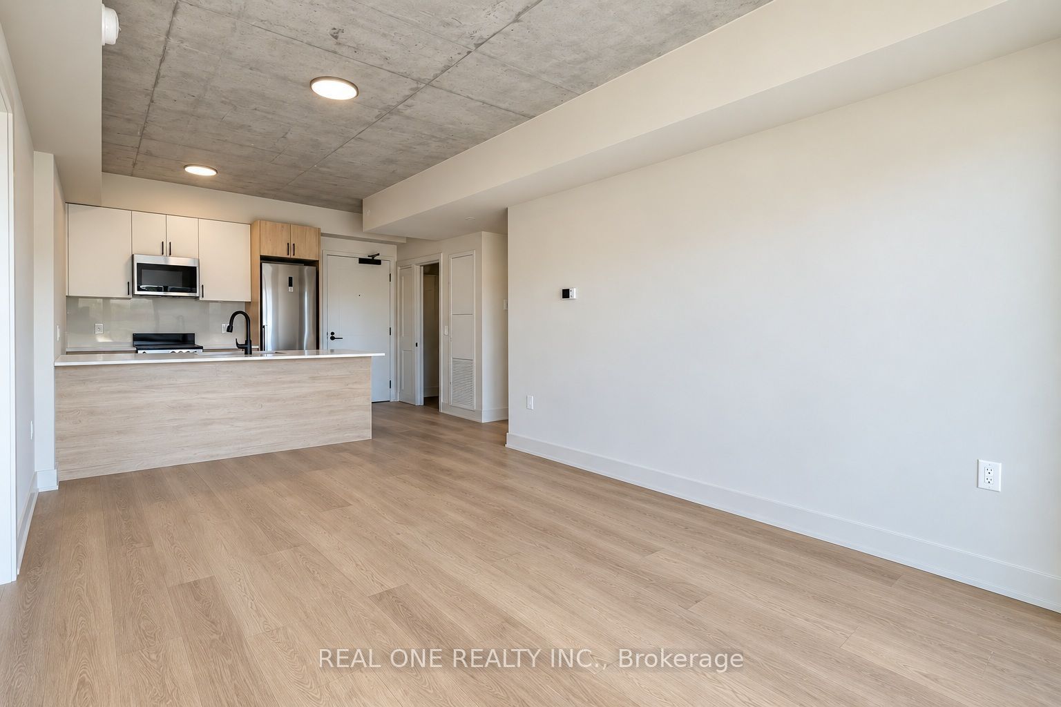810 King Street W 313 Property Photo 11