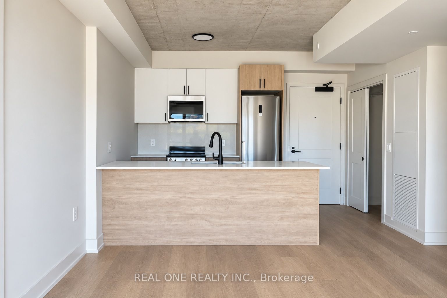 810 King Street W 313 Property Photo 17
