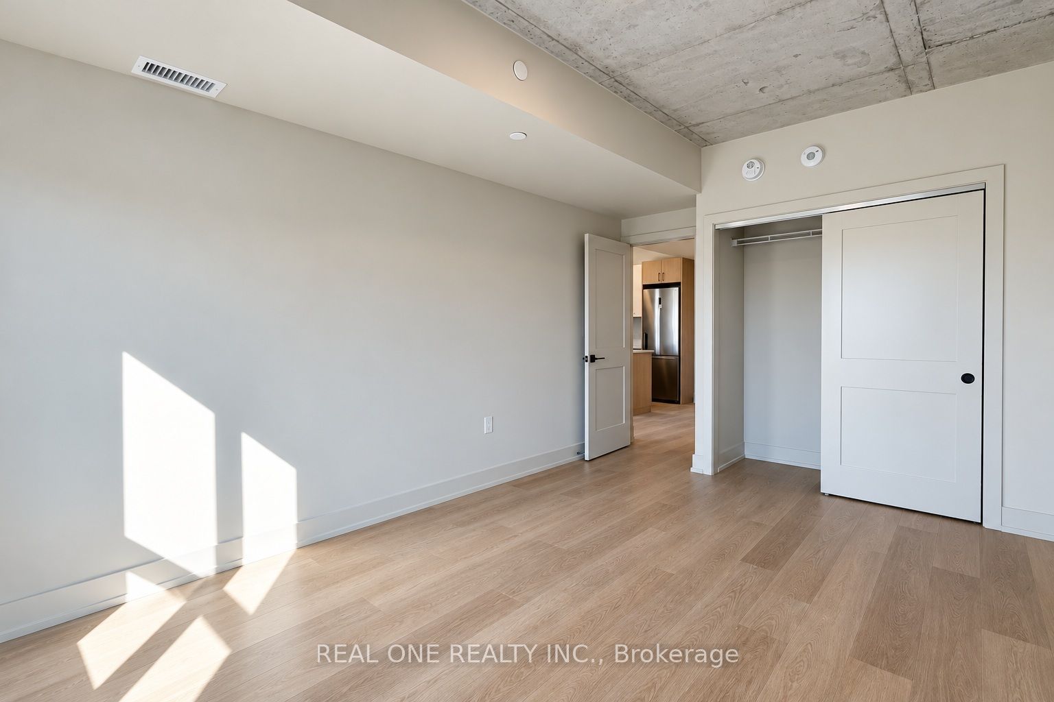 810 King Street W 313 Property Photo 35
