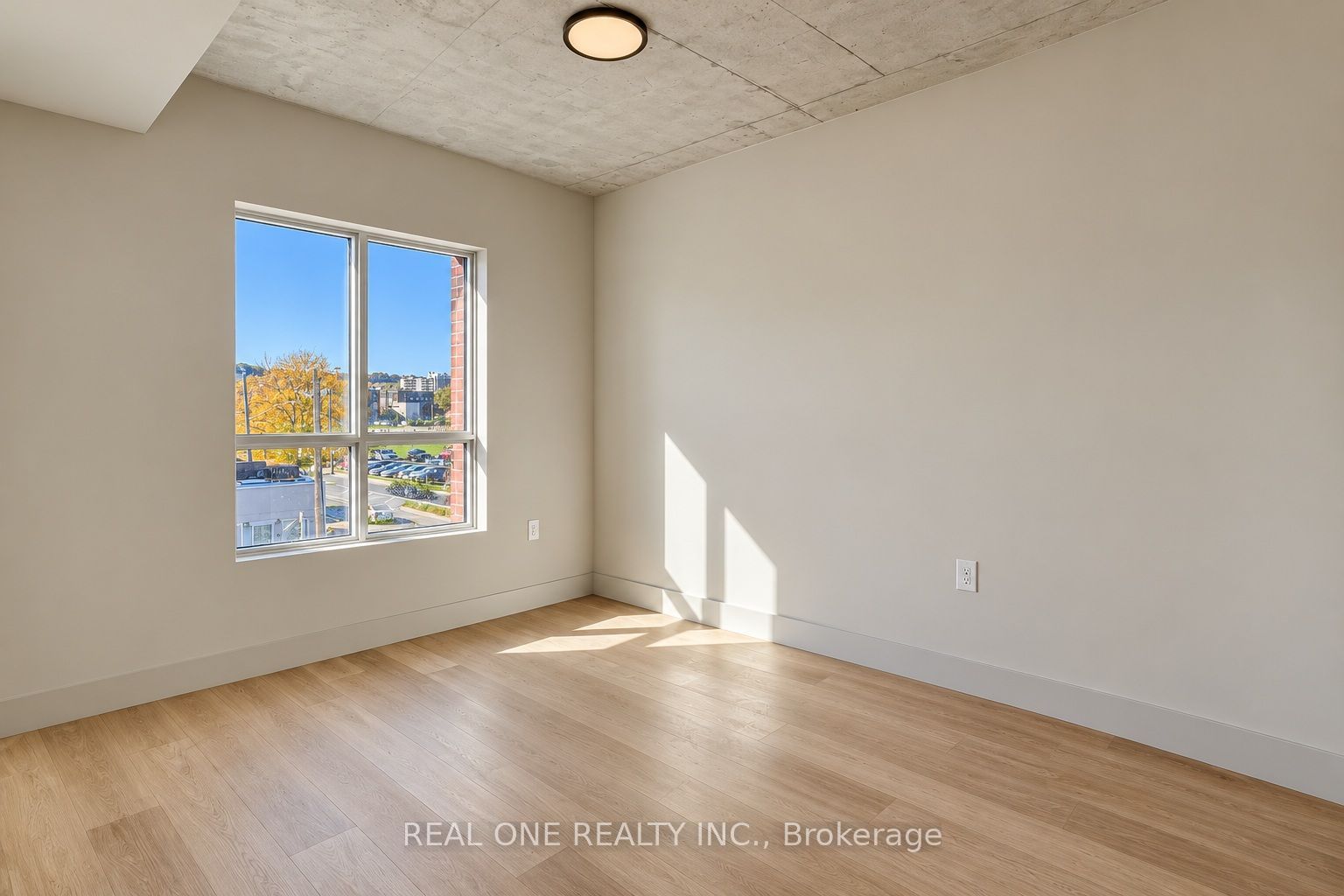 810 King Street W 313 Property Photo 37
