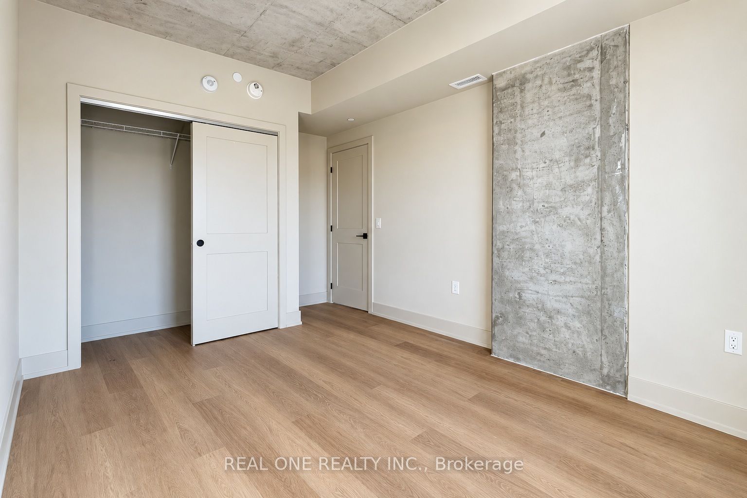 810 King Street W 313 Property Photo 39