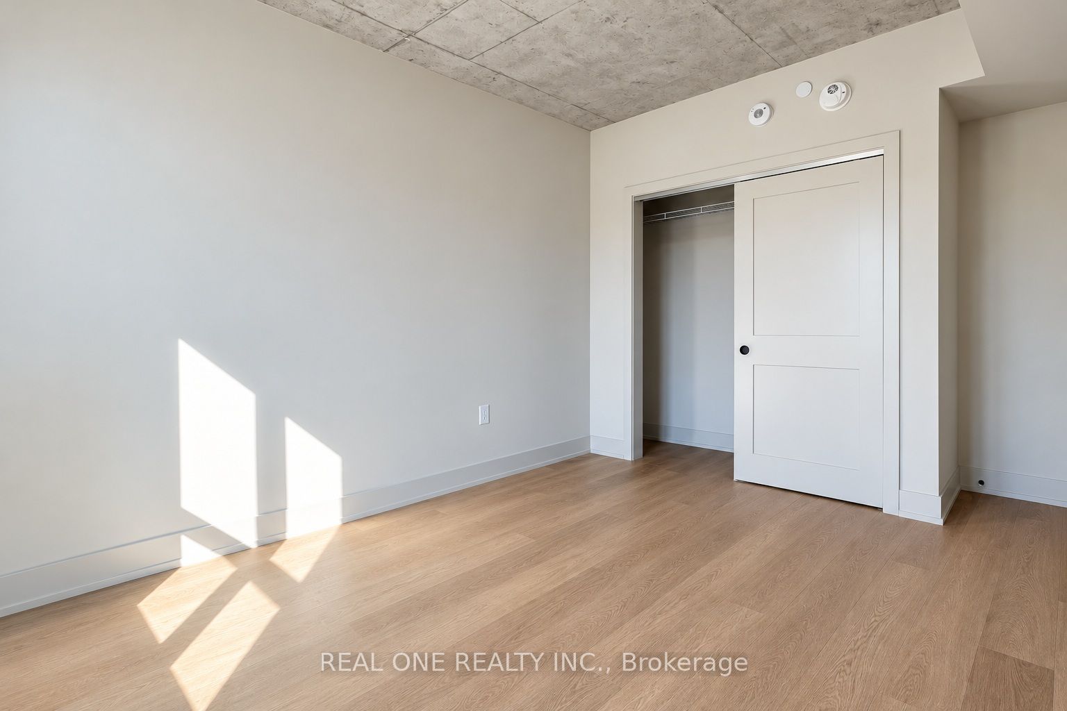810 King Street W 313 Property Photo 40