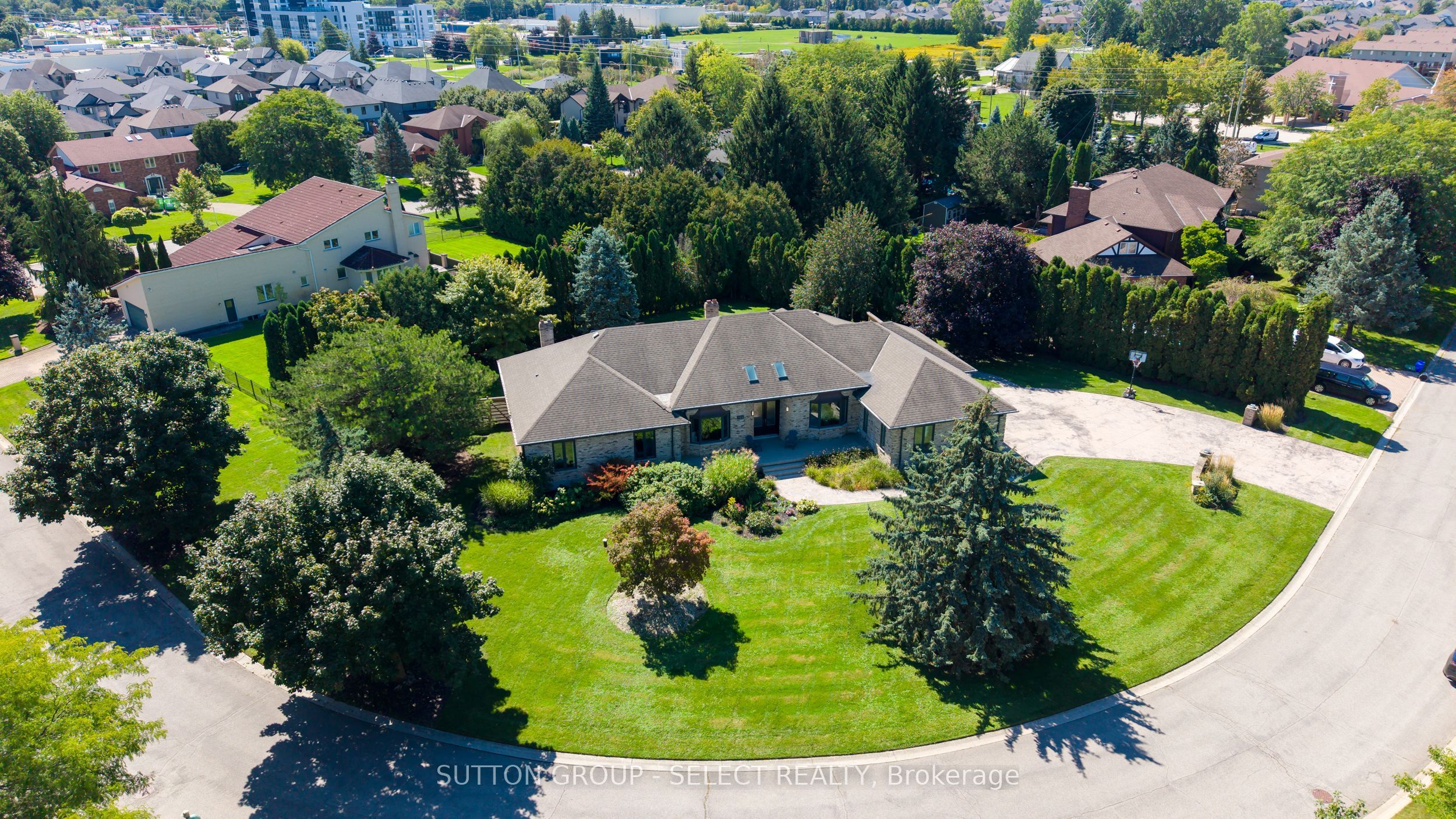 768 Franklinway Crescent Property Photo 3