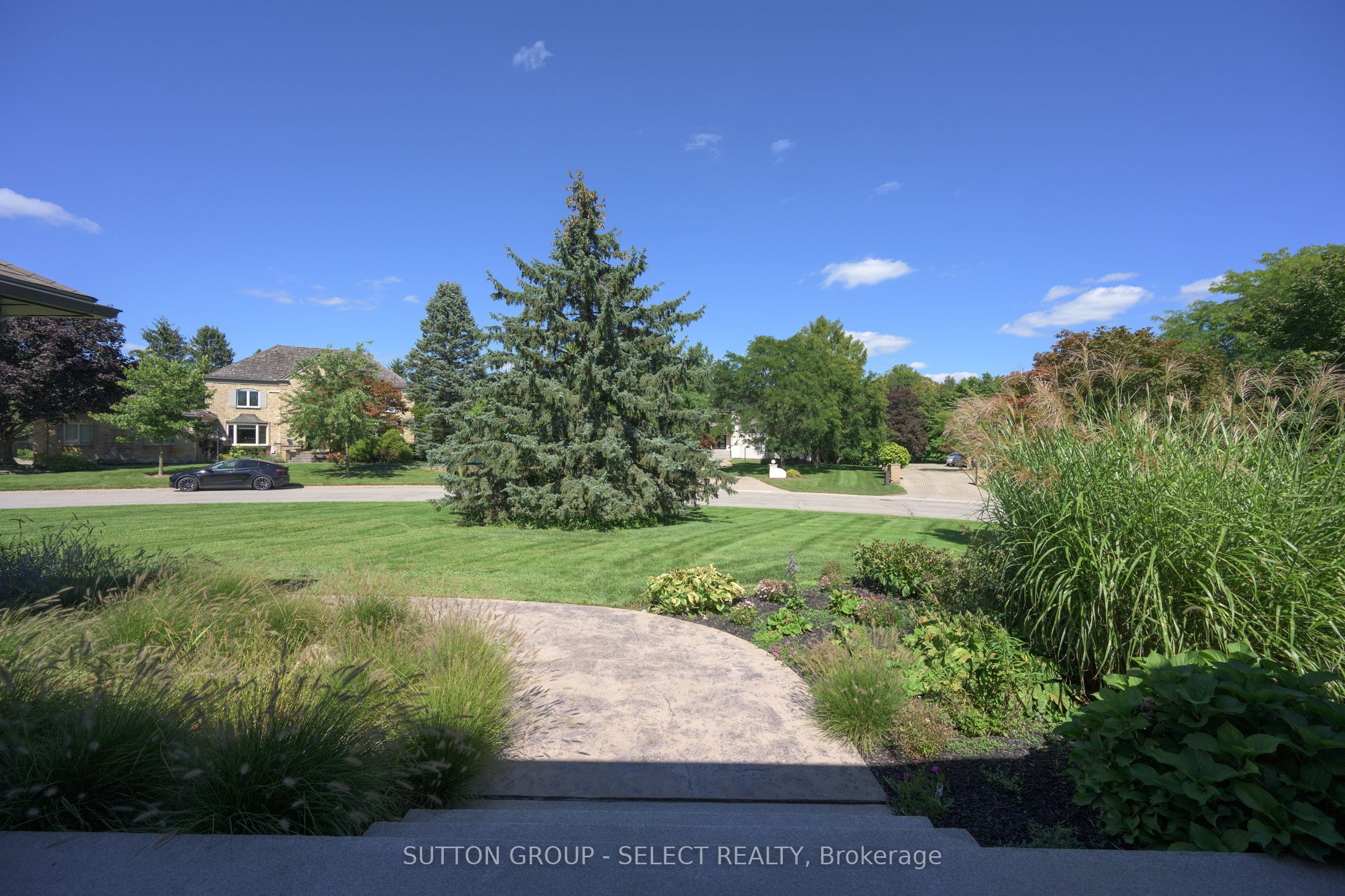 768 Franklinway Crescent Property Photo 9