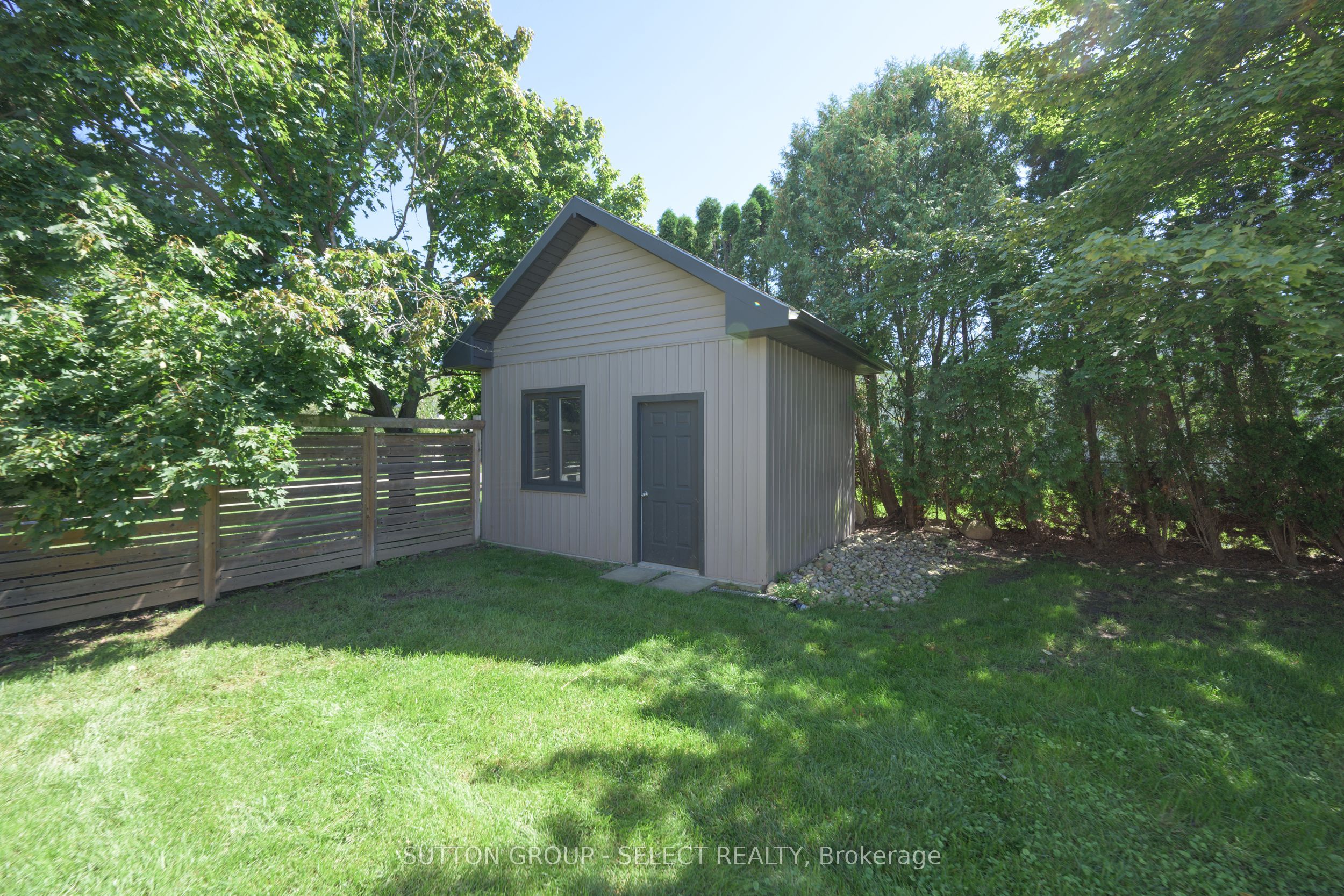 768 Franklinway Crescent Property Photo 14