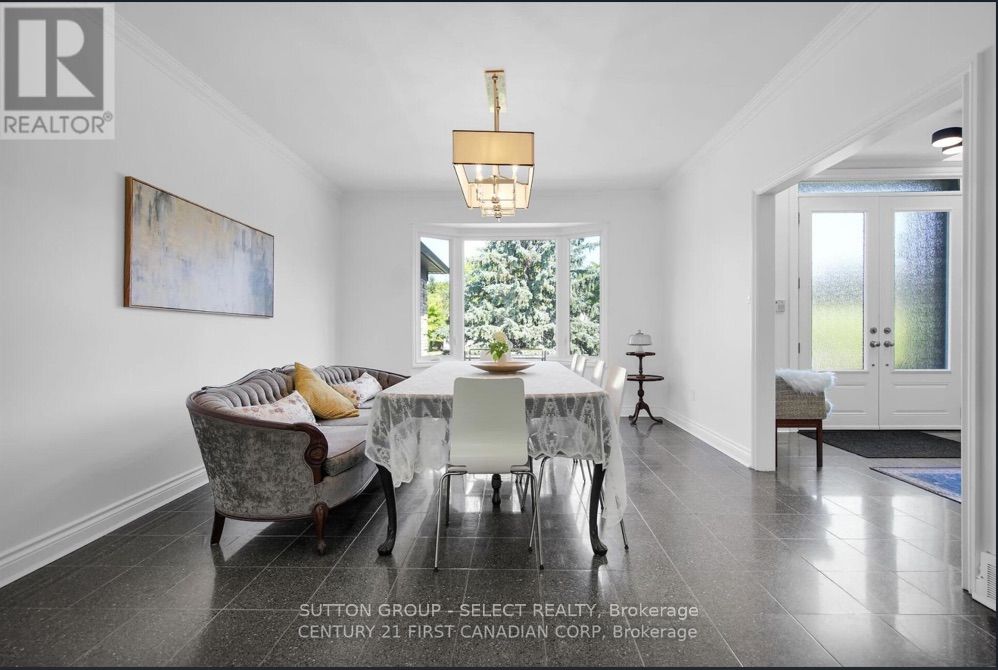 768 Franklinway Crescent Property Photo 16