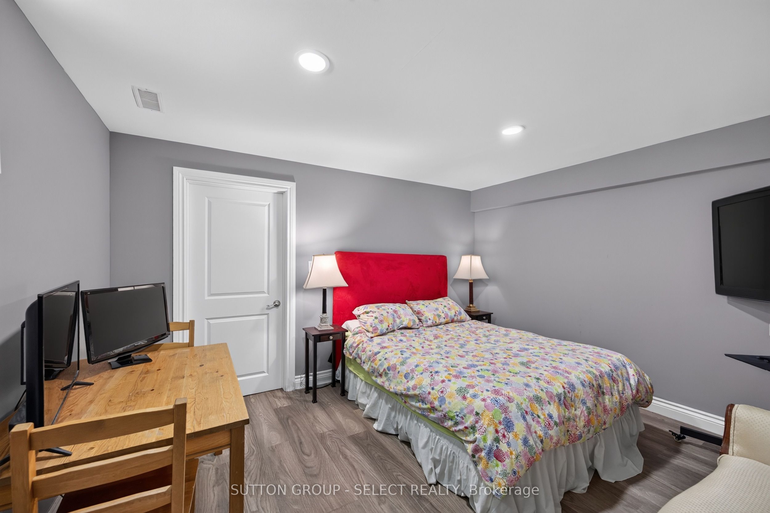 768 Franklinway Crescent Property Photo 40