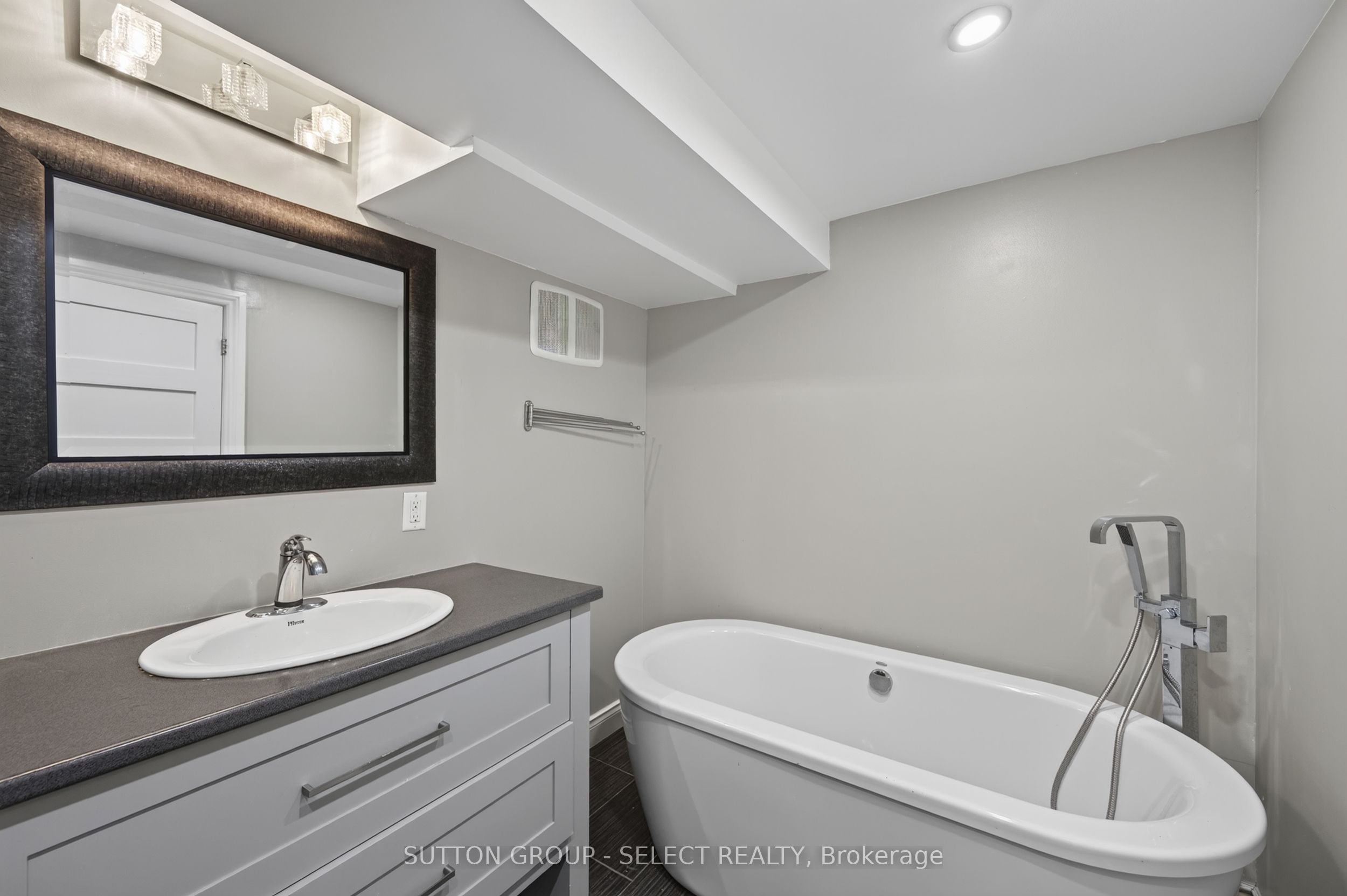 768 Franklinway Crescent Property Photo 45