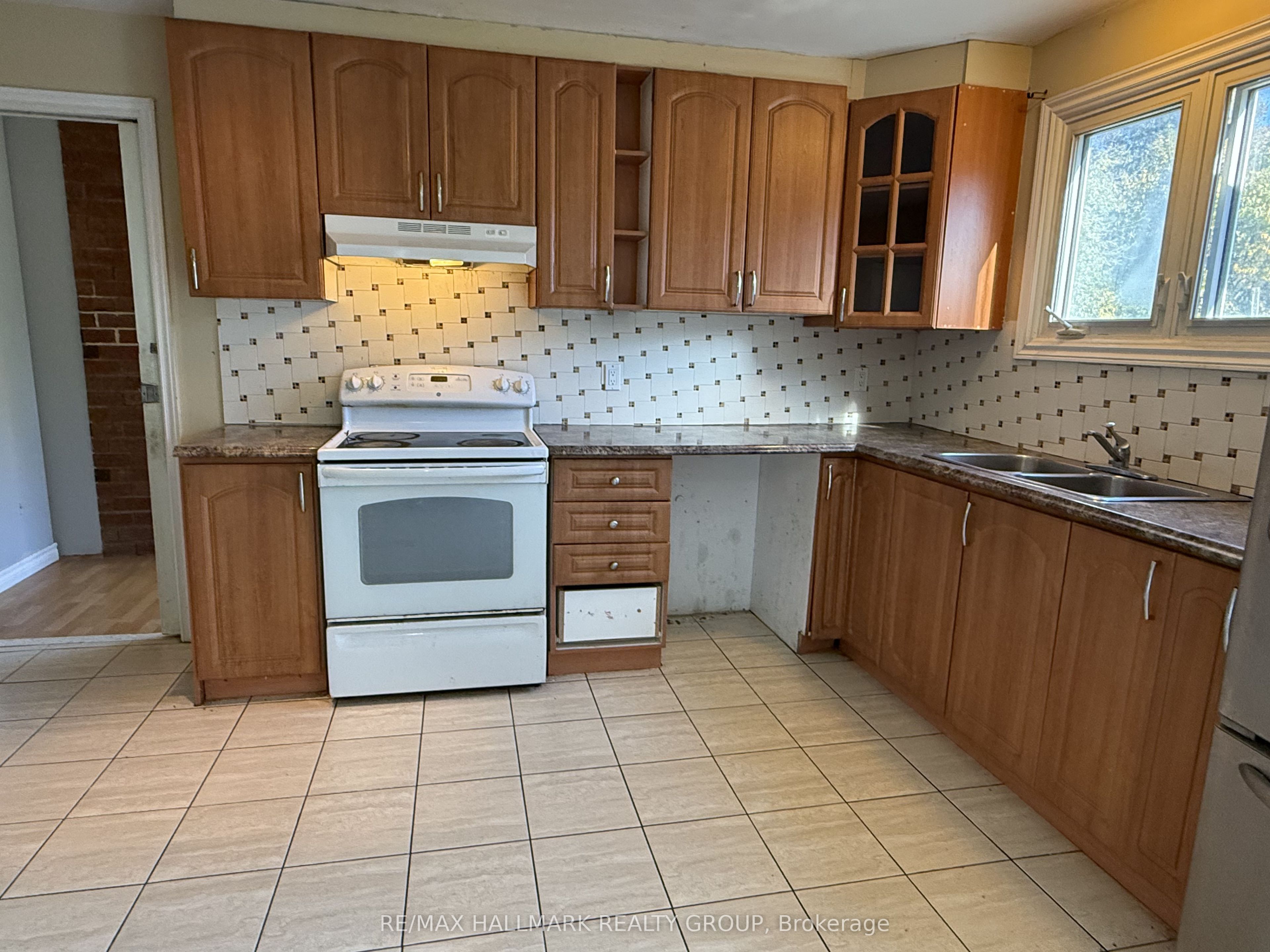 930 Cahill Drive W Property Photo 2