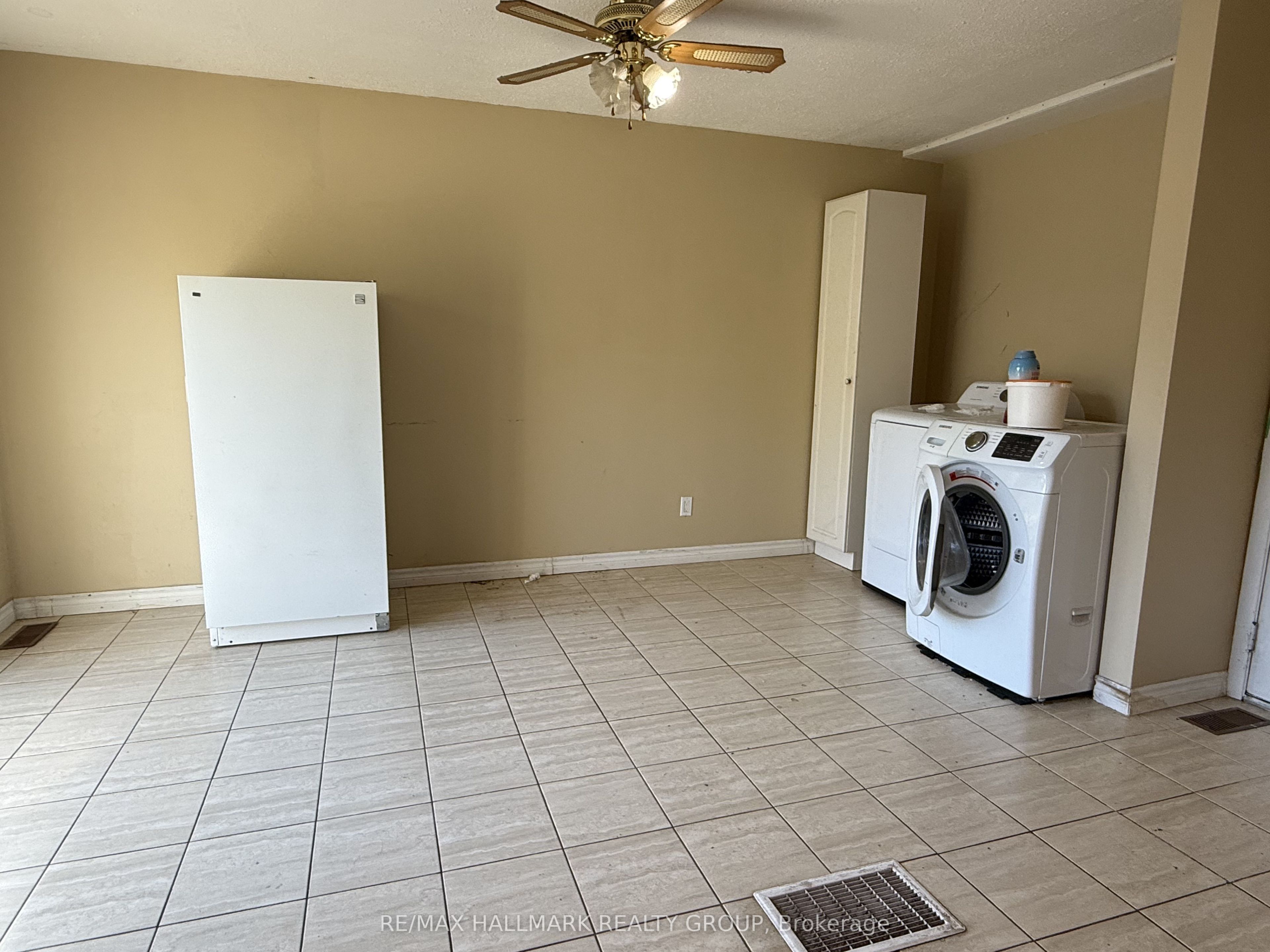 930 Cahill Drive W Property Photo 3