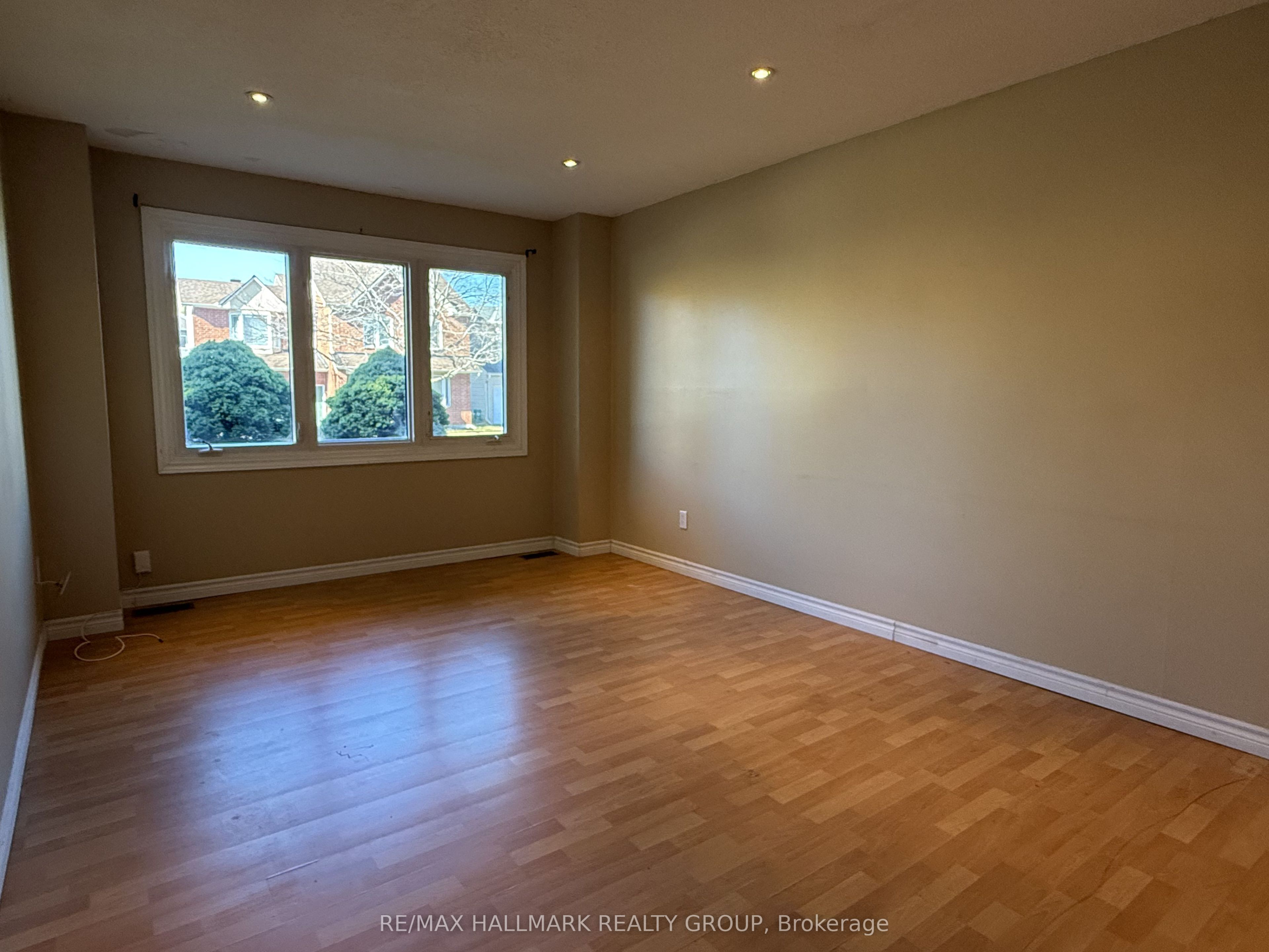930 Cahill Drive W Property Photo 6
