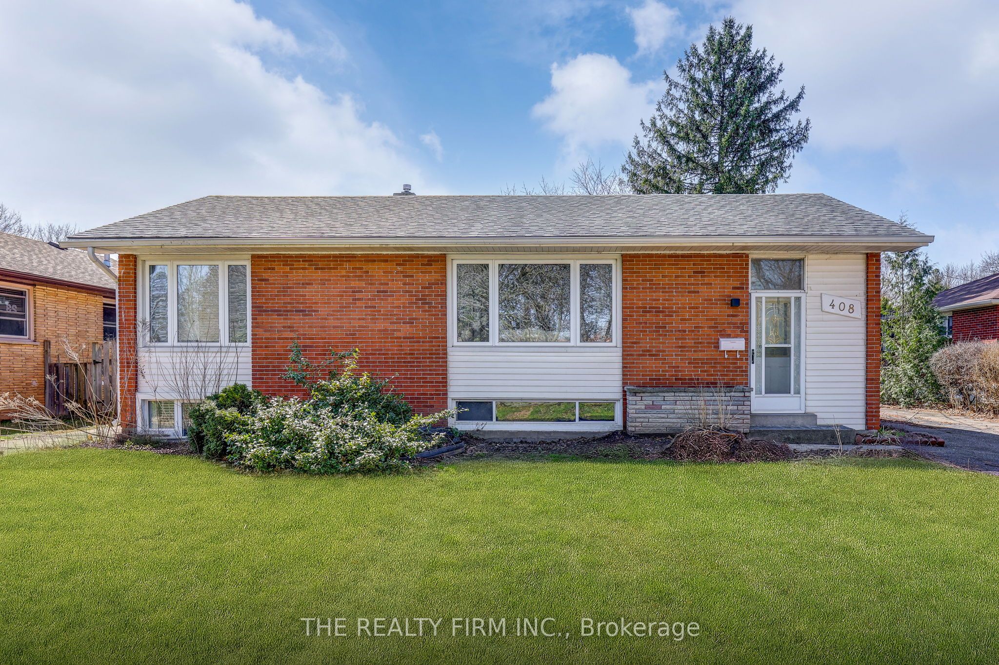 408 Ridgewood Crescent Lower Property Photo 1