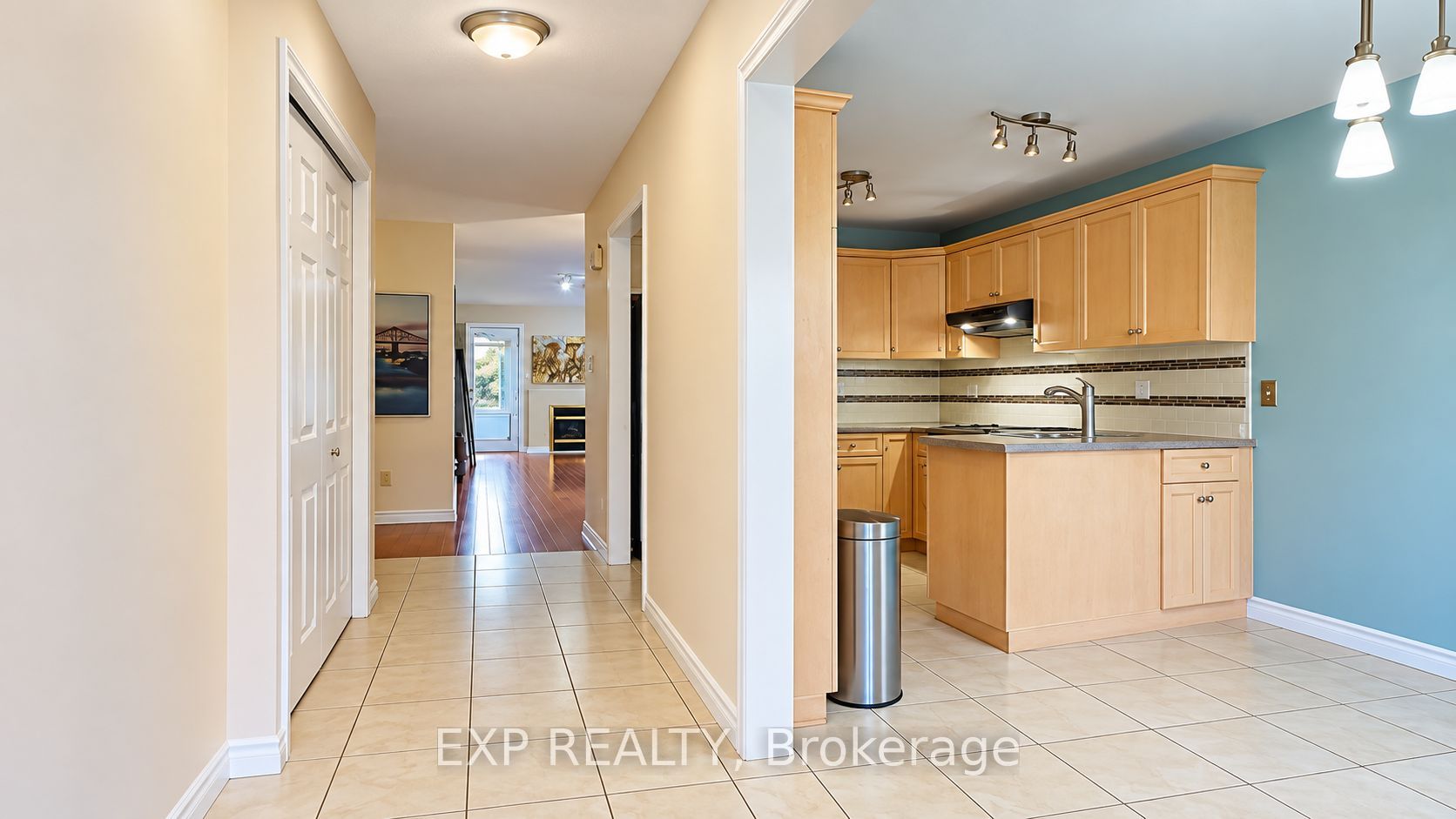 487 Brentcliffe Drive Upper Property Photo 5