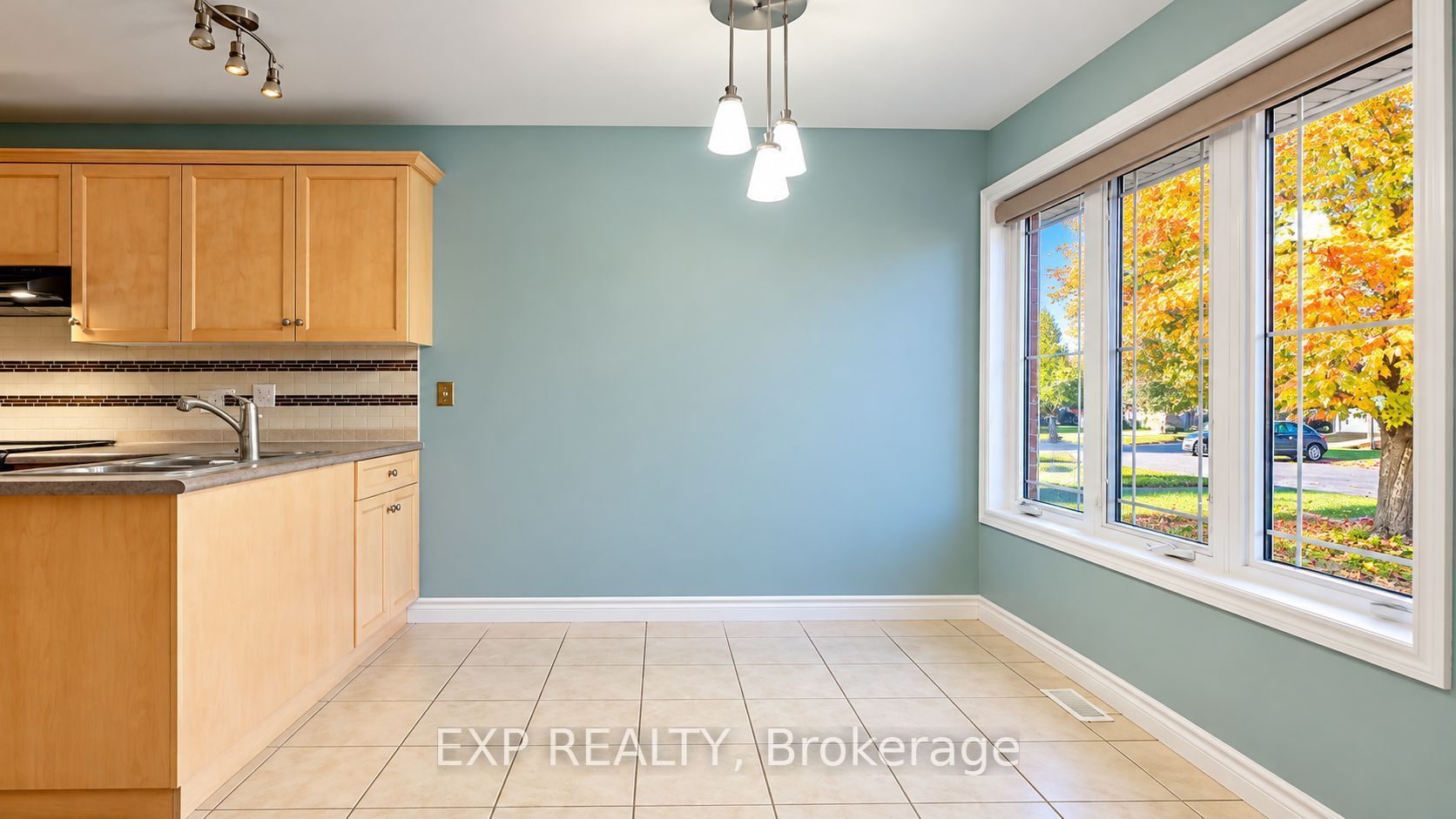 487 Brentcliffe Drive Upper Property Photo 6