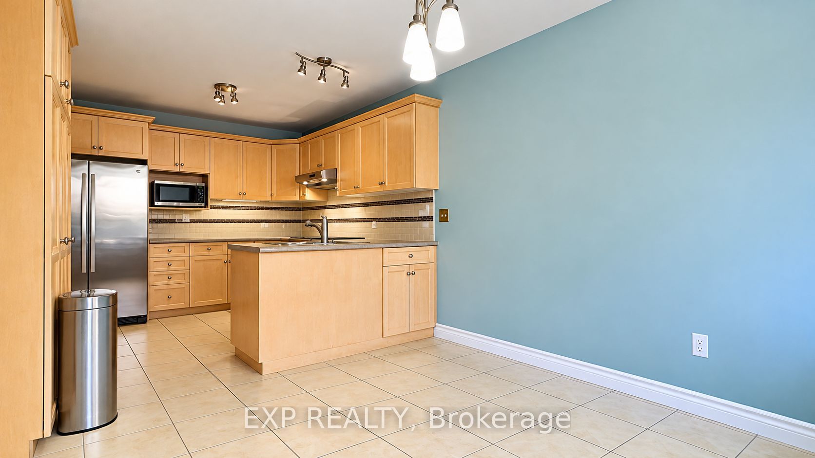 487 Brentcliffe Drive Upper Property Photo 7