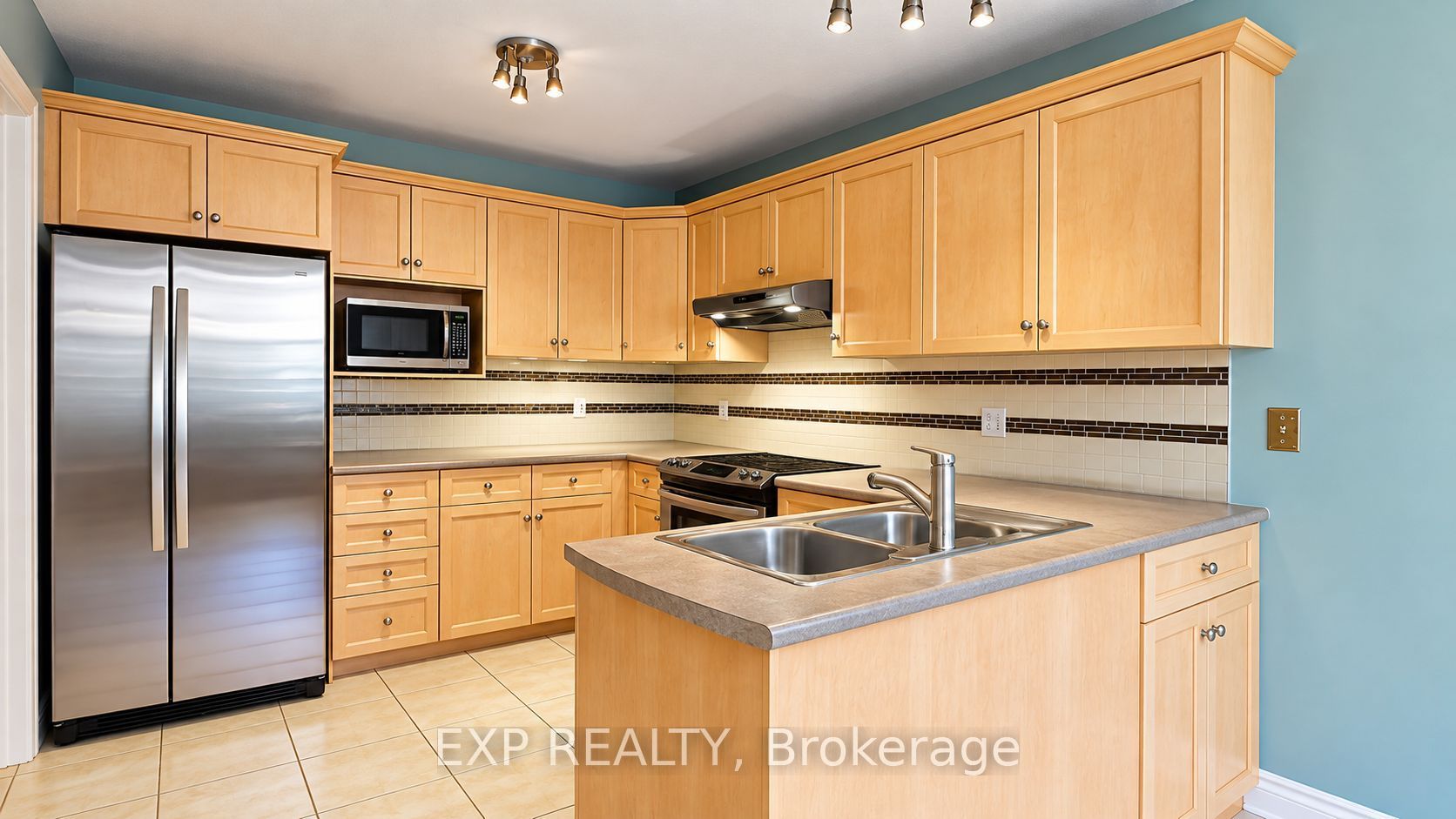 487 Brentcliffe Drive Upper Property Photo 9